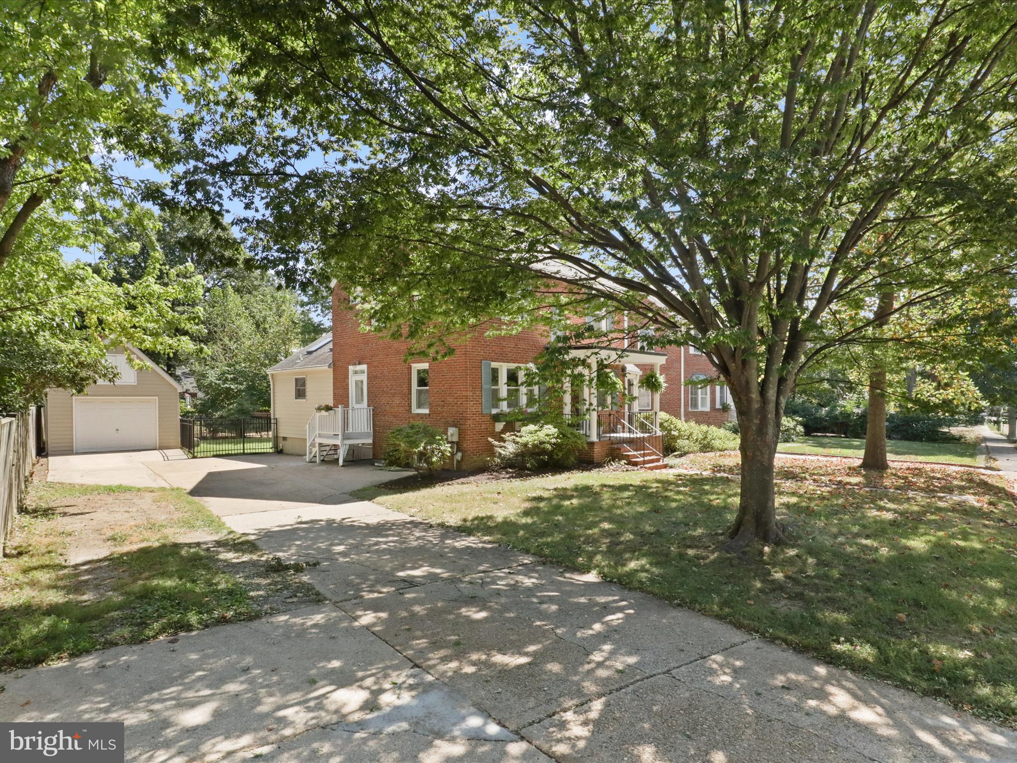 Arlington, Virginia, 22207, United States, 3 Bedrooms Bedrooms, ,3 BathroomsBathrooms,Residential,For Sale,1979007