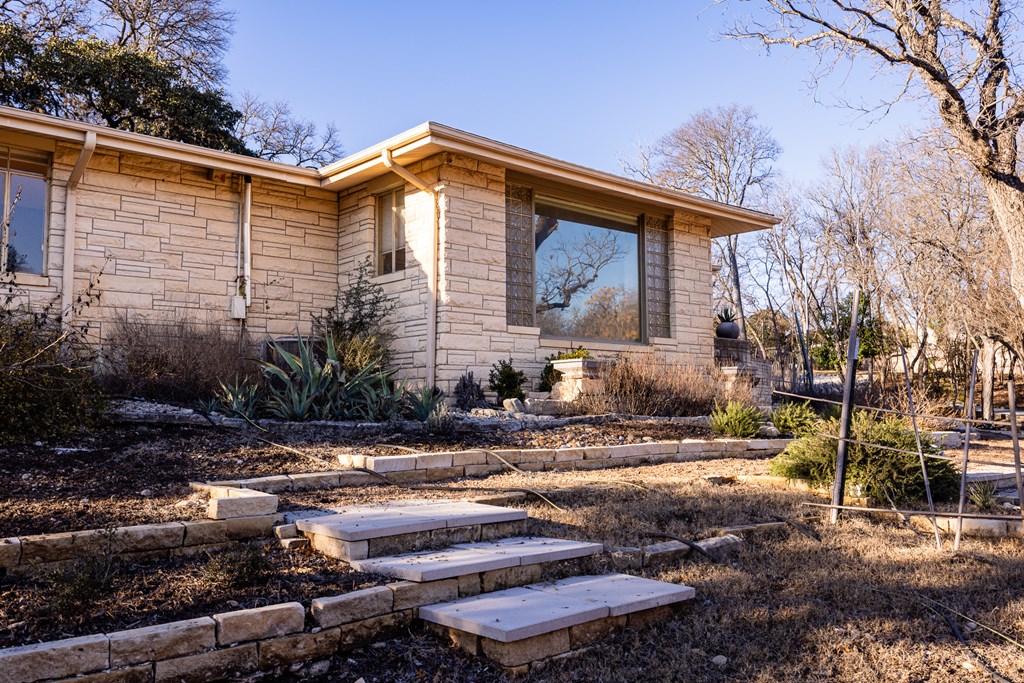 Kerrville, Texas, 78028, United States, 3 Bedrooms Bedrooms, ,3 BathroomsBathrooms,Residential,For Sale,2016606