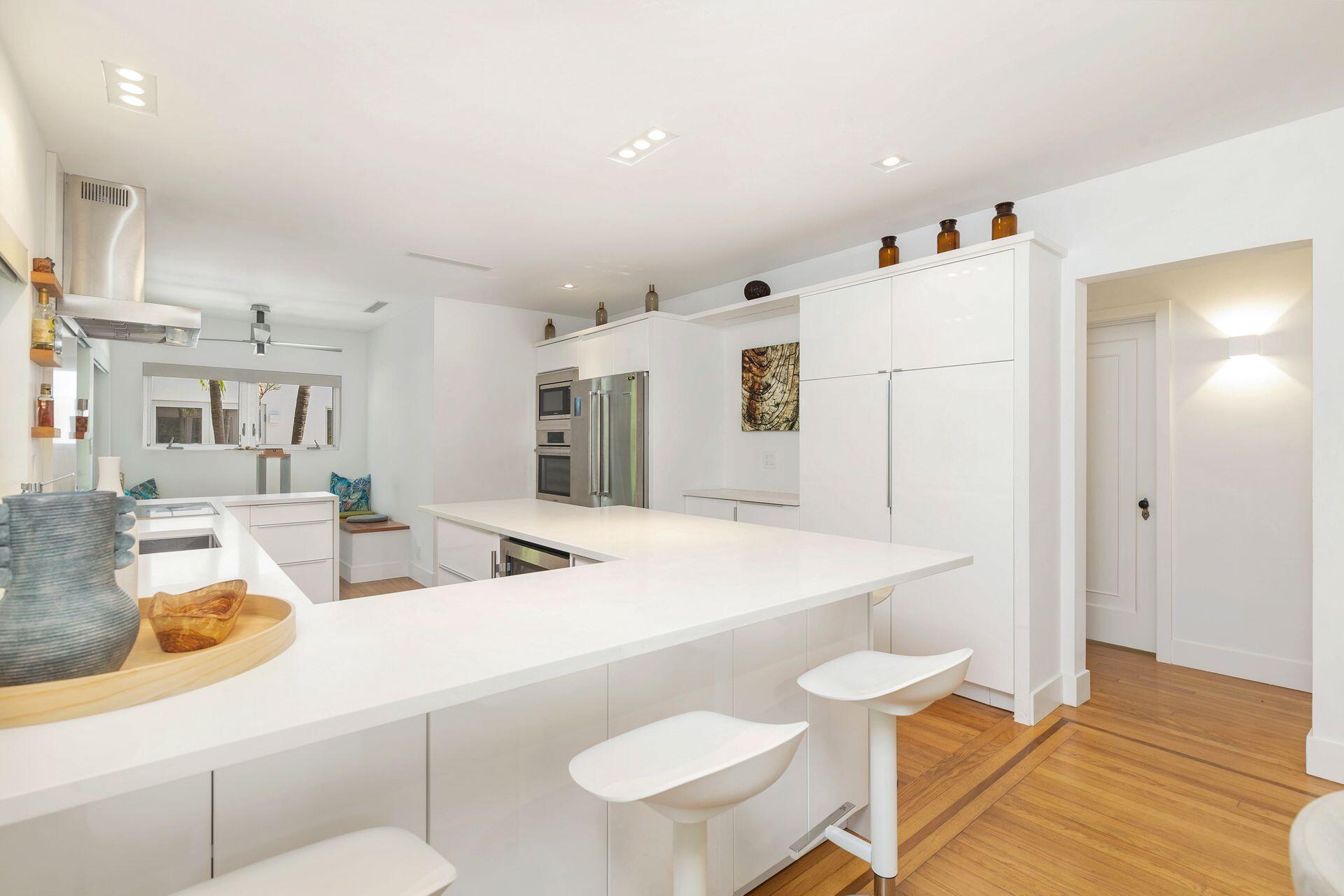 West Palm Beach, Florida, 33401, United States, 2 Bedrooms Bedrooms, ,3 BathroomsBathrooms,Residential,For Sale,2001645