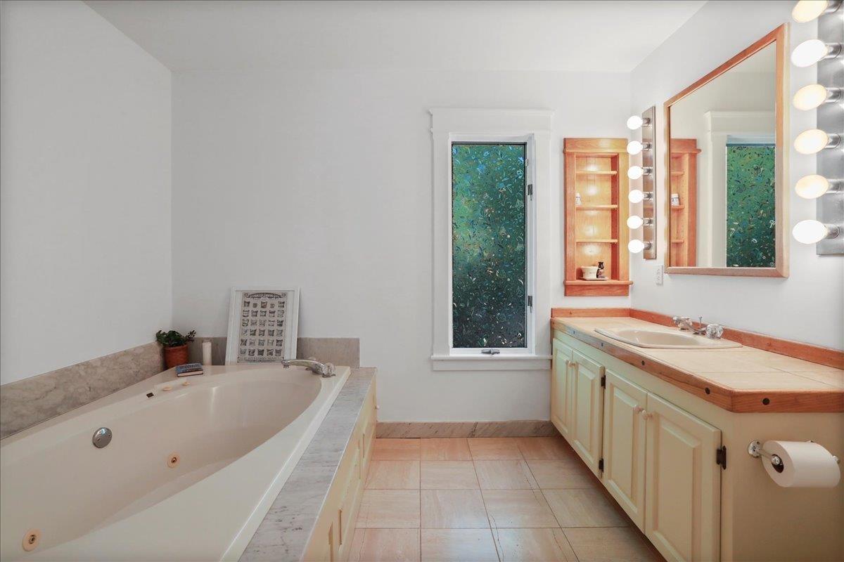 Mcgaheysville, Virginia, 22840, United States, 4 Bedrooms Bedrooms, ,4 BathroomsBathrooms,Residential,For Sale,1877155