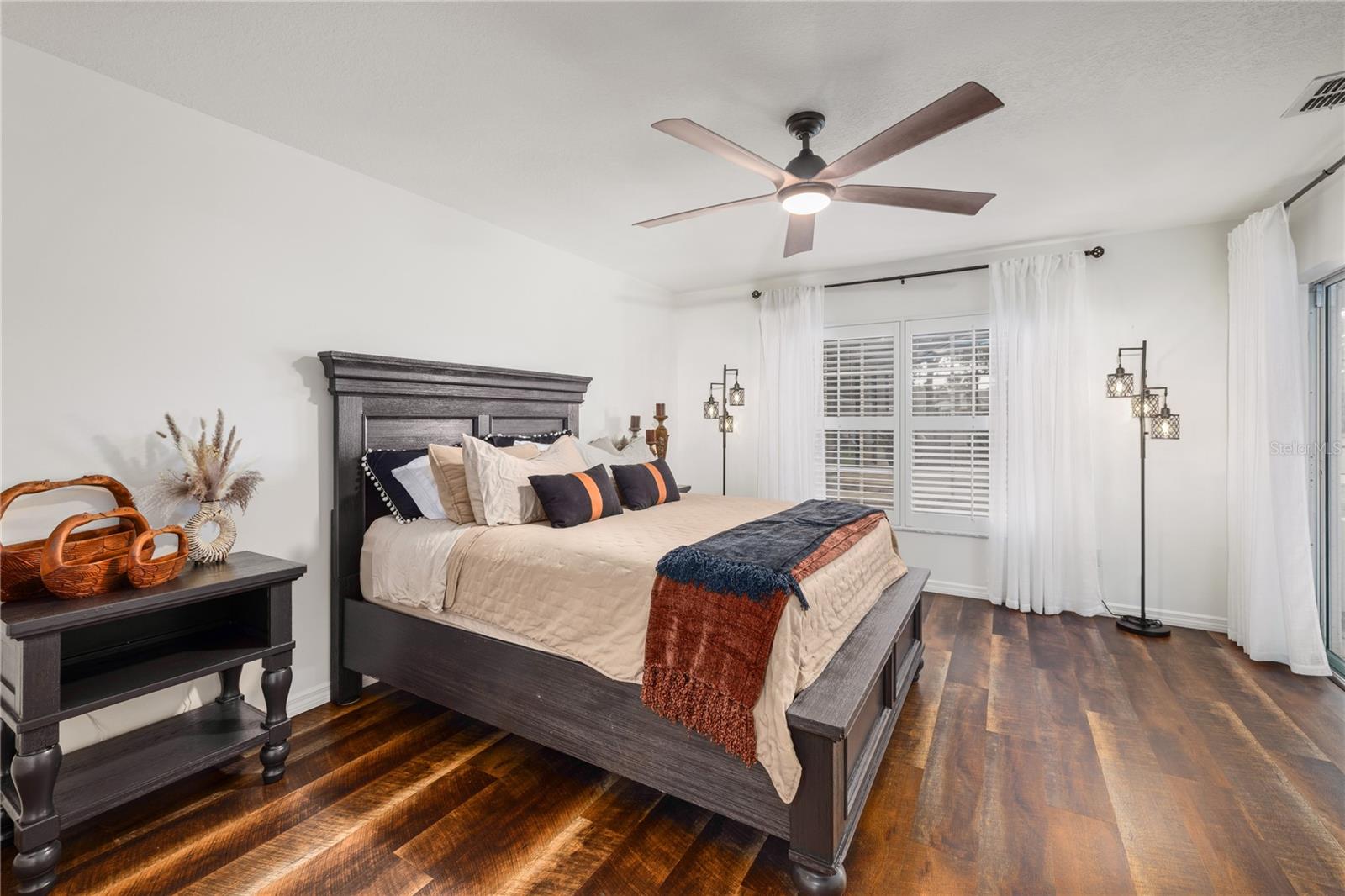 Deland, Florida, 32720, United States, 5 Bedrooms Bedrooms, ,3 BathroomsBathrooms,Residential,For Sale,2048830