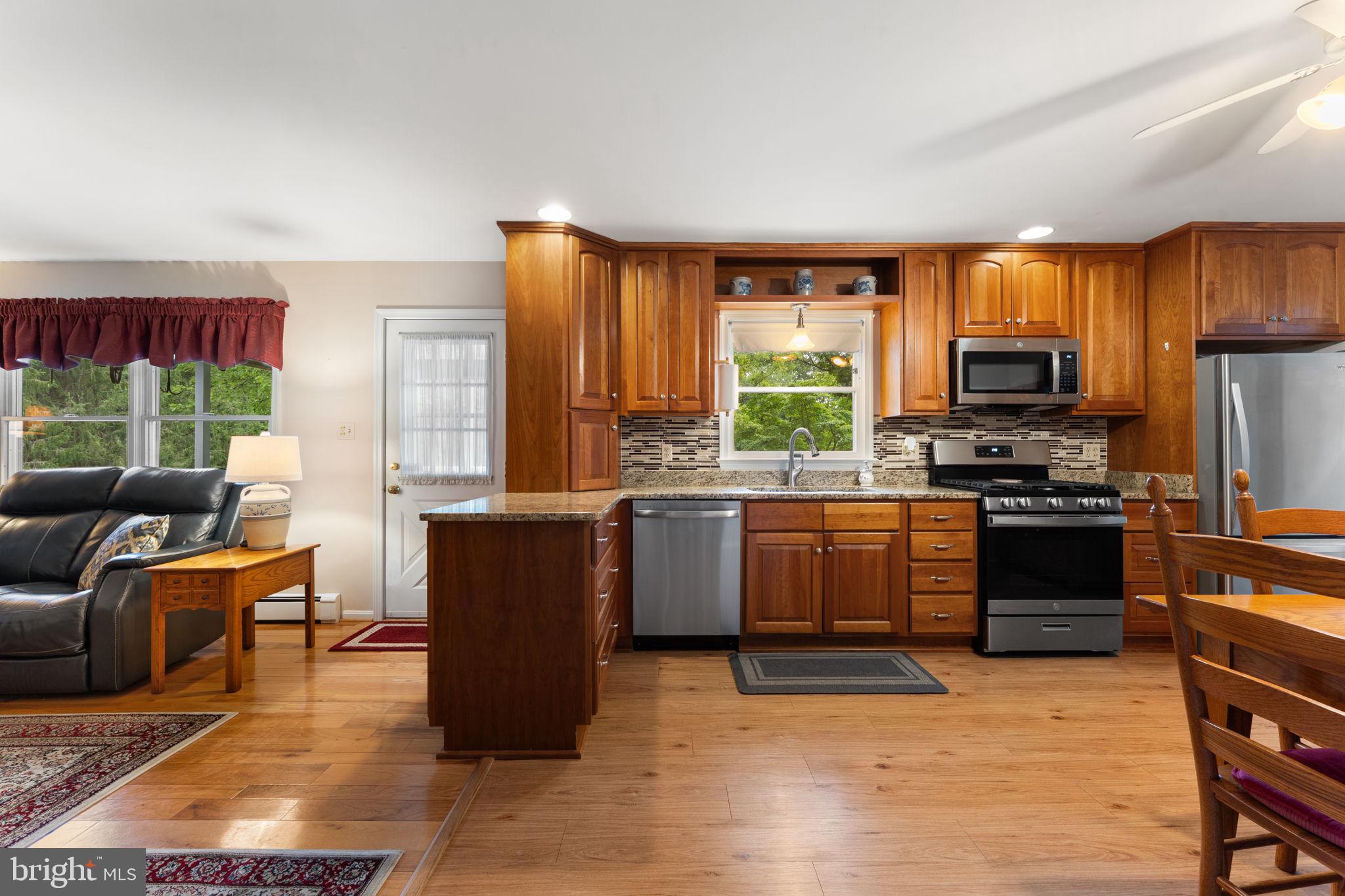 Marshall, Virginia, 20115, United States, 3 Bedrooms Bedrooms, ,2 BathroomsBathrooms,Residential,For Sale,1937903