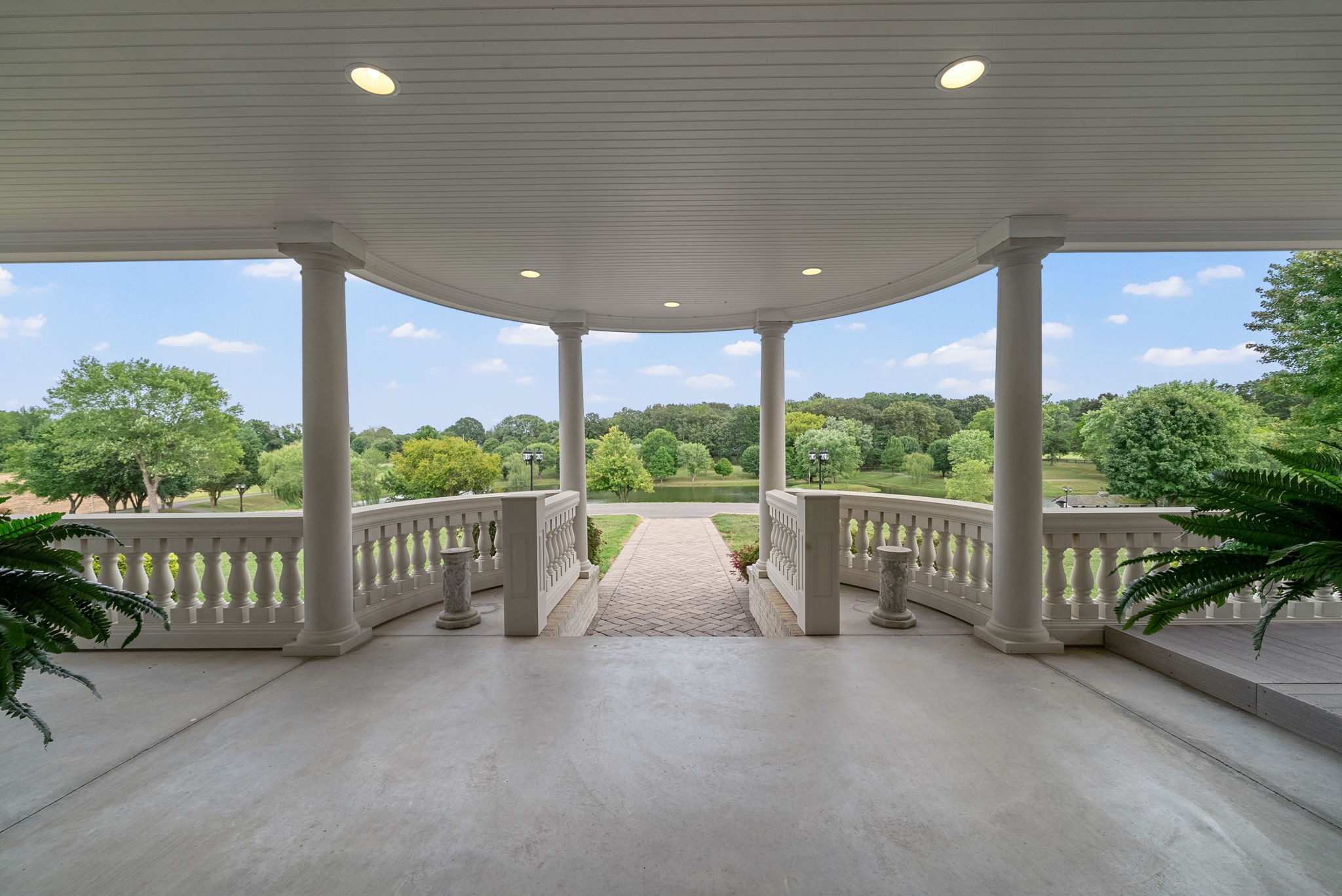 Clarksville, Tennessee, 37040, United States, 4 Bedrooms Bedrooms, ,4 BathroomsBathrooms,Residential,For Sale,1981354