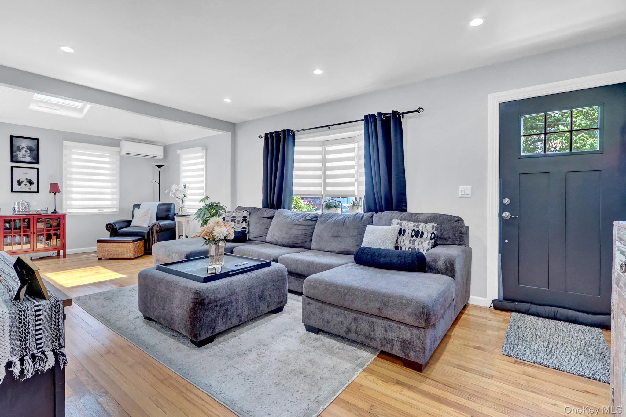  31 Locust Avenue E, Farmingdale, NY, 11735 - 物件實景