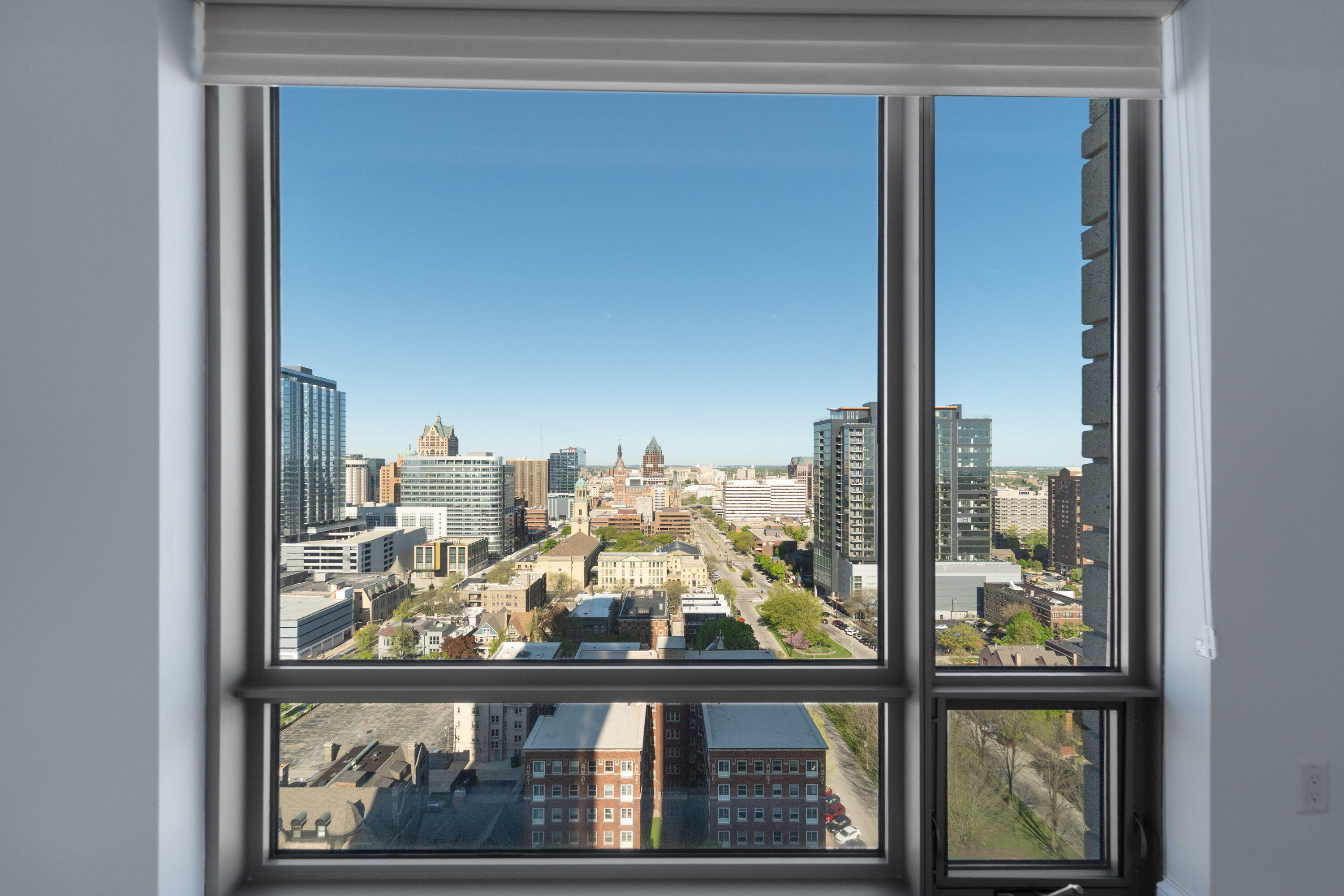 Milwaukee, Wisconsin, 53202, United States, 2 Bedrooms Bedrooms, ,2 BathroomsBathrooms,Residential,For Sale,1837174