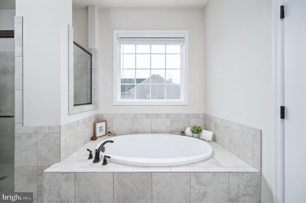 Fredericksburg, Virginia, 22406, United States, 5 Bedrooms Bedrooms, ,4 BathroomsBathrooms,Residential,For Sale,2005971