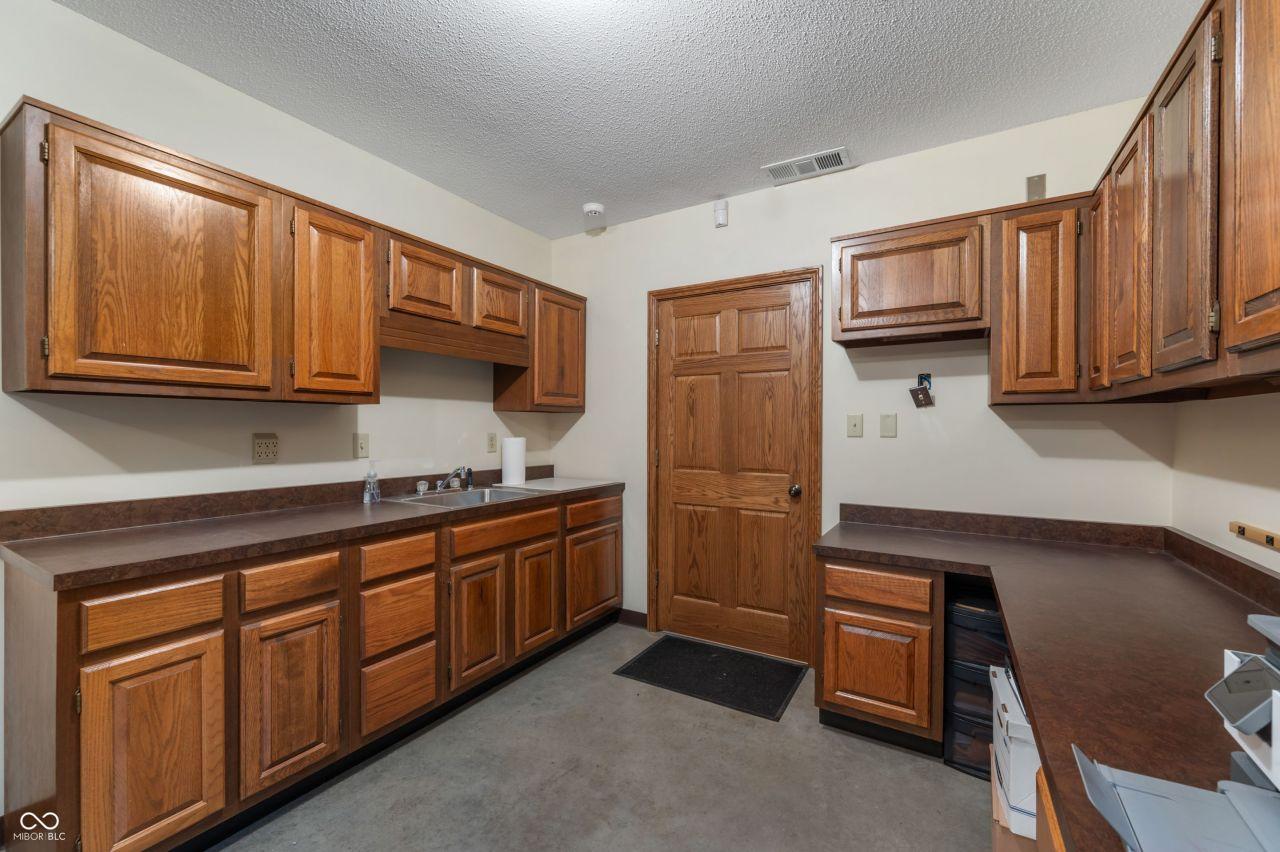 Muncie, Indiana, 47304, United States, 4 Bedrooms Bedrooms, ,5 BathroomsBathrooms,Residential,For Sale,1828305