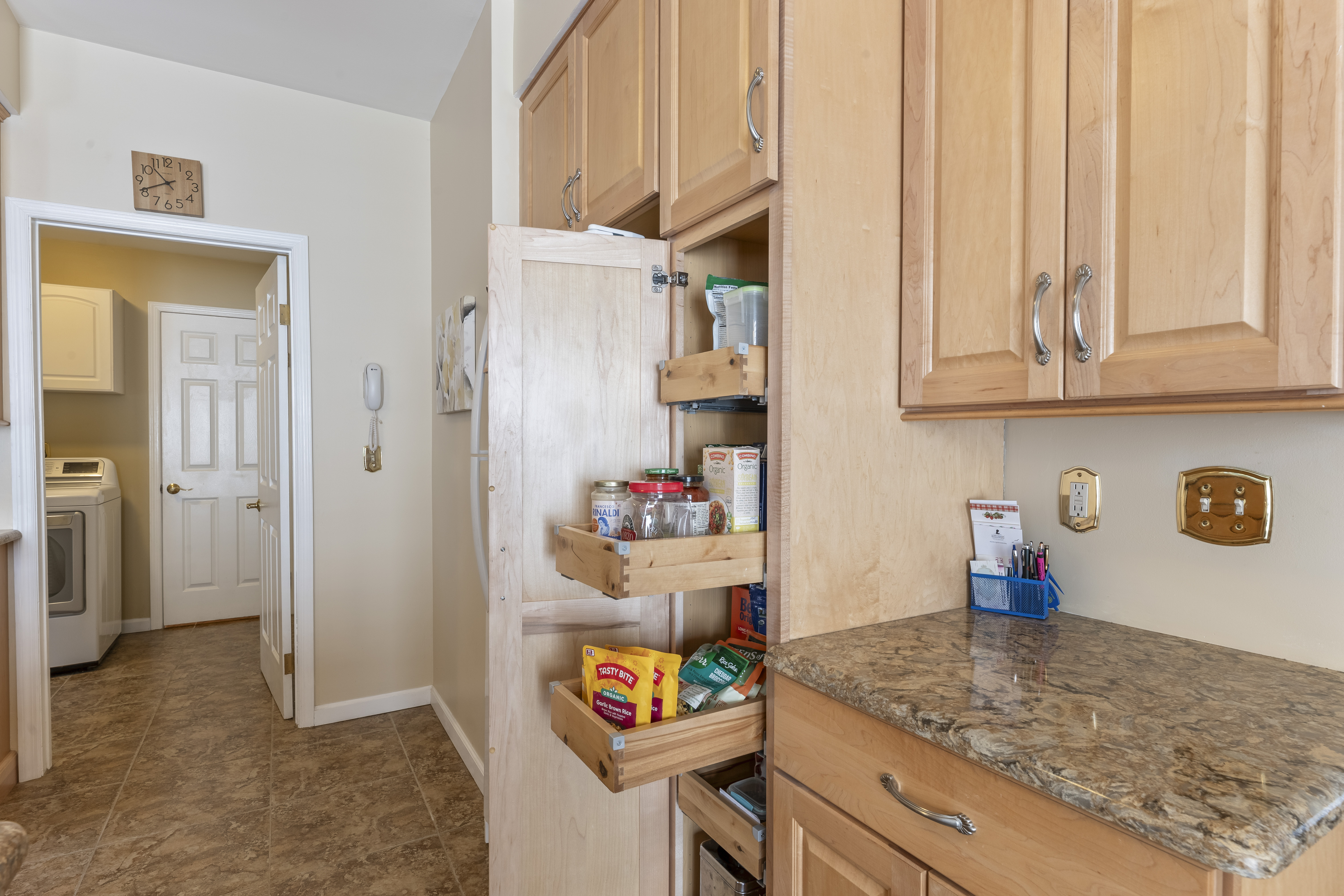 Keyport, New Jersey, 07735, United States, 2 Bedrooms Bedrooms, ,3 BathroomsBathrooms,Residential,For Sale,1914240