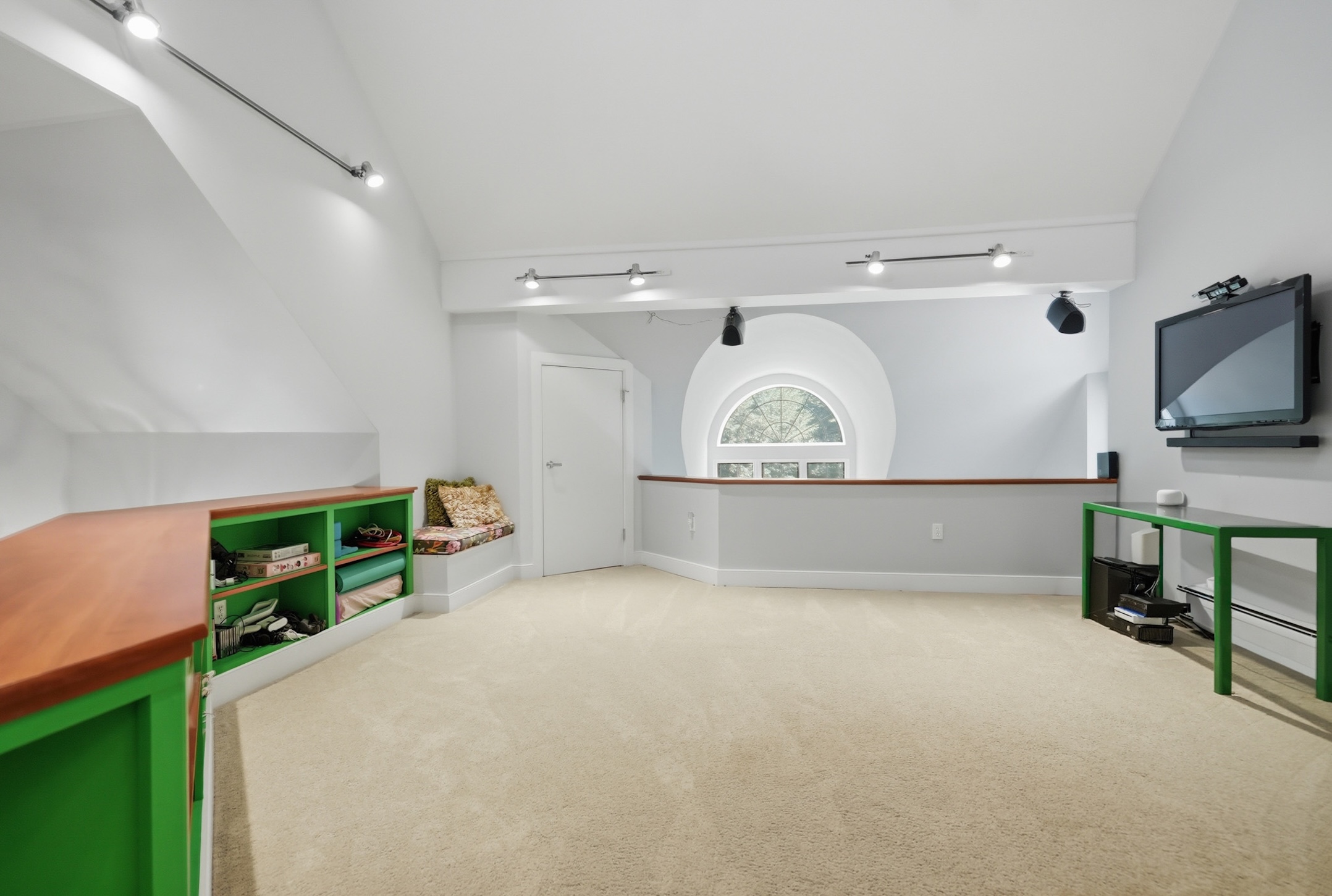  305 Westview Drive - 物件實景