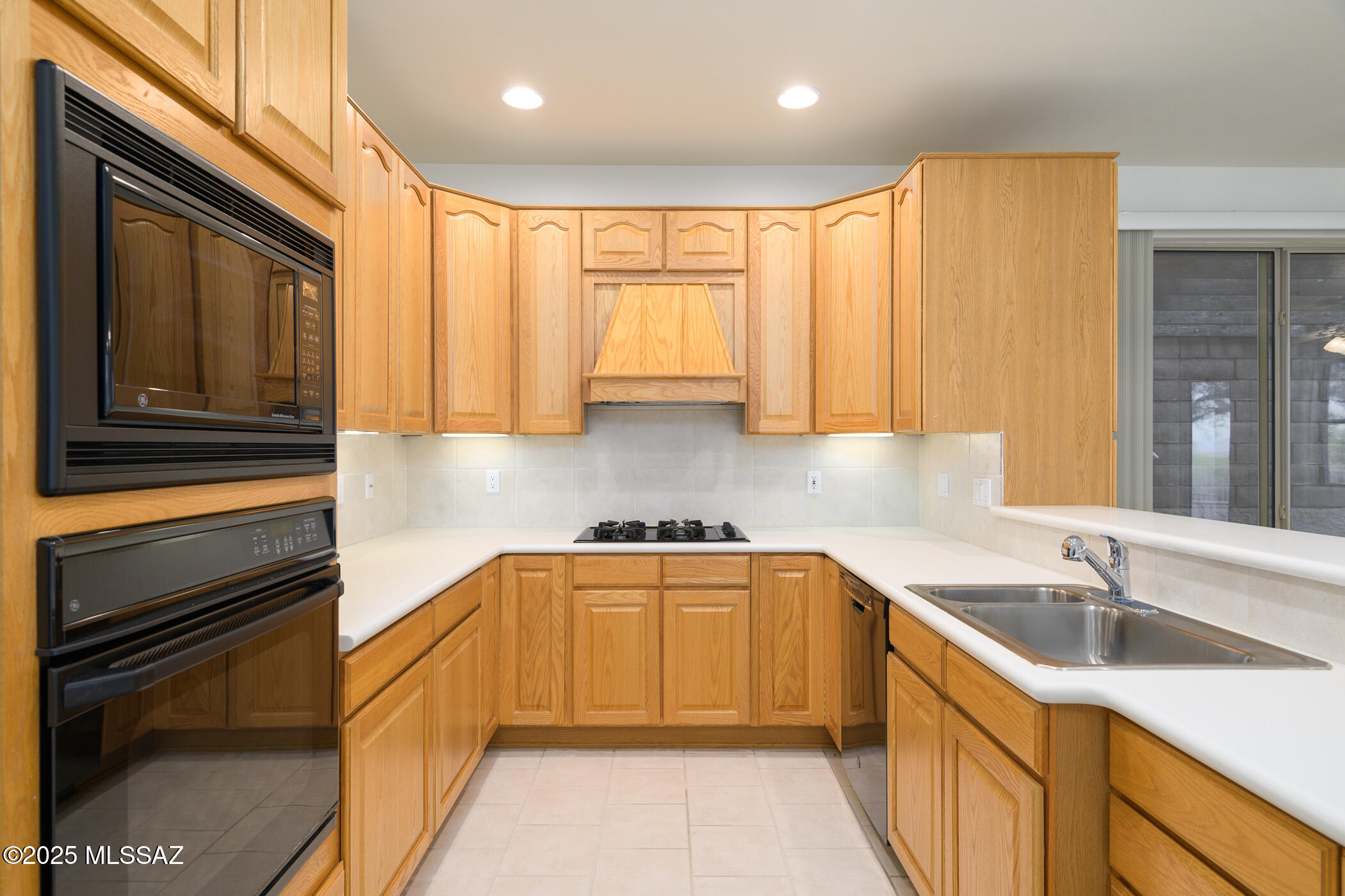 Tucson, Arizona, 85749, United States, 3 Bedrooms Bedrooms, ,3 BathroomsBathrooms,Residential,For Sale,1794562