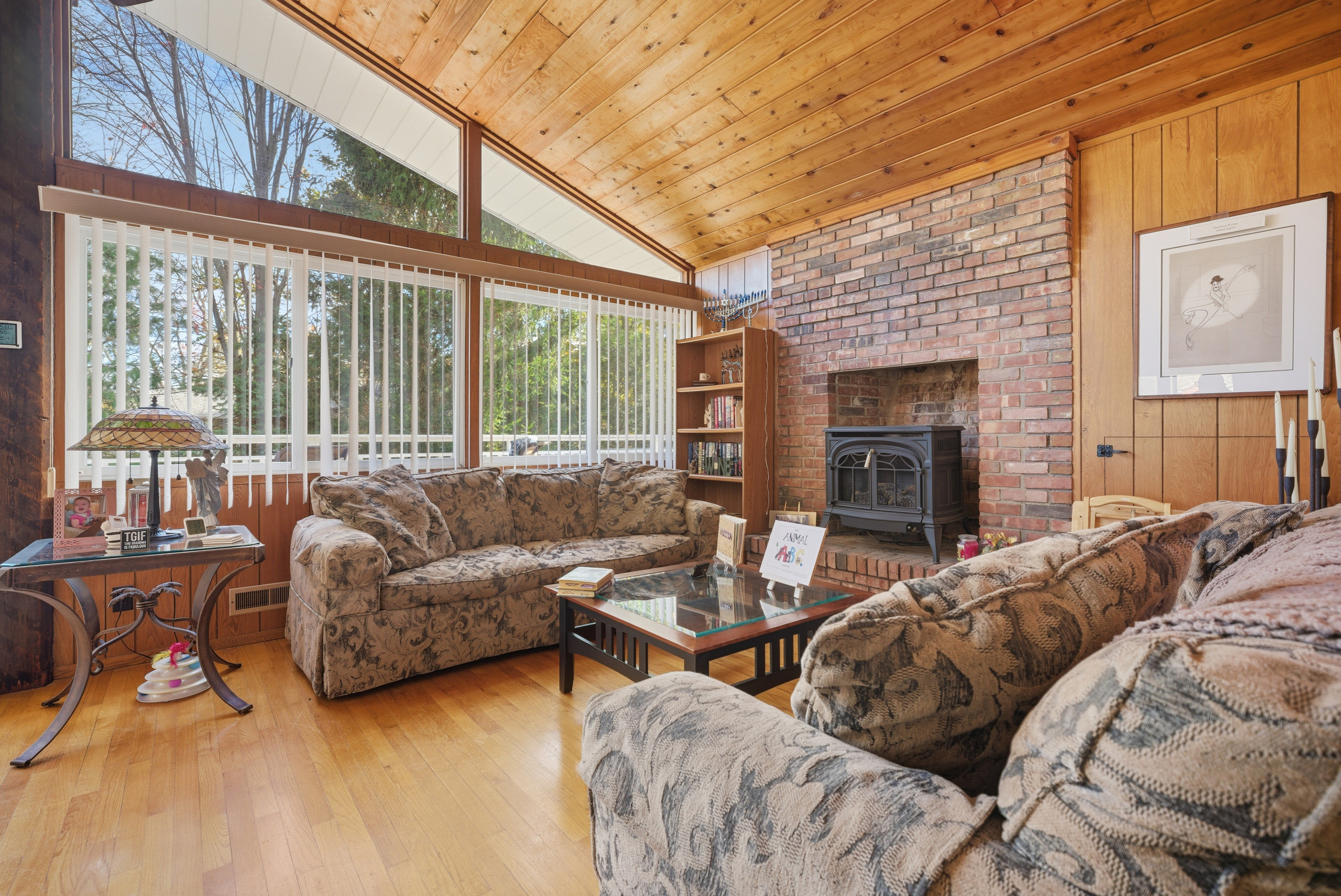 Danbury, Connecticut, 06810, United States, 4 Bedrooms Bedrooms, ,2 BathroomsBathrooms,Residential,For Sale,1988072