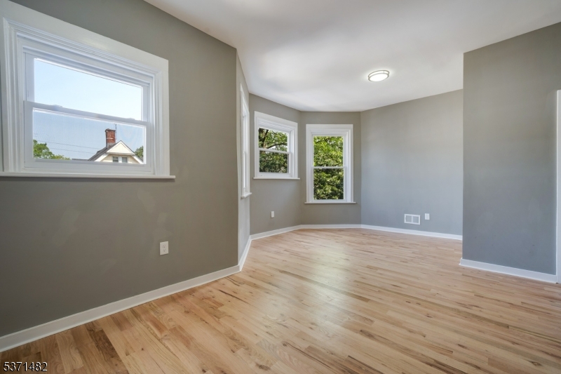 Newark City, New Jersey, 07103, United States, 6 Bedrooms Bedrooms, ,3 BathroomsBathrooms,Residential,For Sale,2002915