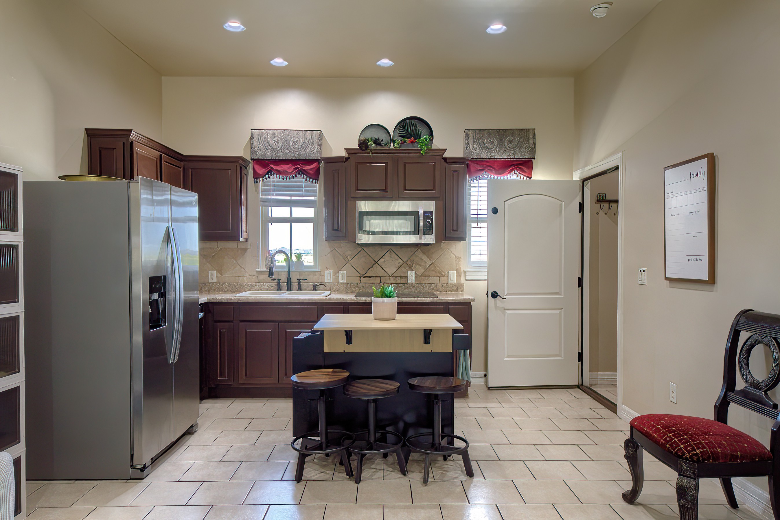 Seguin, Texas, 78155, United States, 7 Bedrooms Bedrooms, ,7 BathroomsBathrooms,Residential,For Sale,1994199