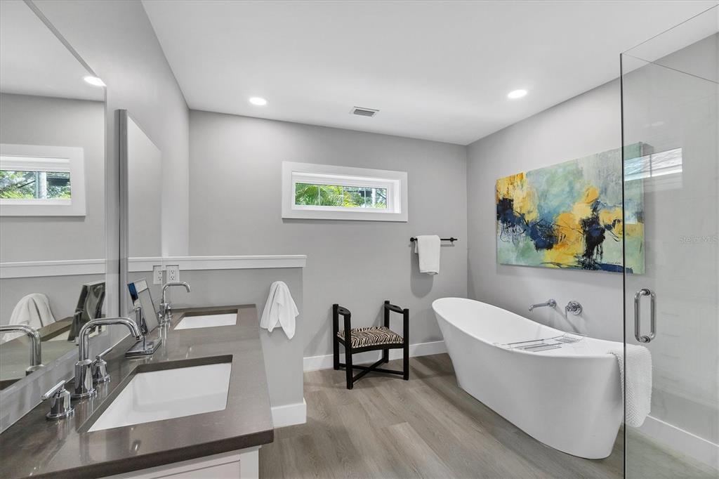 Sarasota, Florida, 34236, United States, 2 Bedrooms Bedrooms, ,2 BathroomsBathrooms,Residential,For Sale,1960747