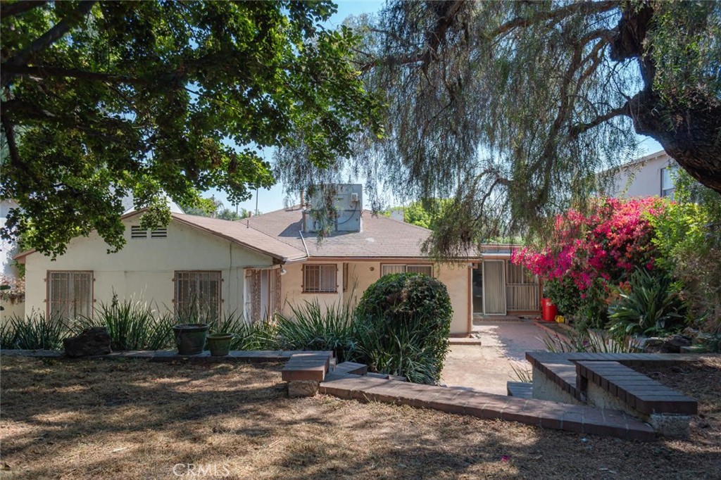 Los Angeles, California, 90018, United States, 2 Bedrooms Bedrooms, ,1 BathroomBathrooms,Residential,For Sale,1928435