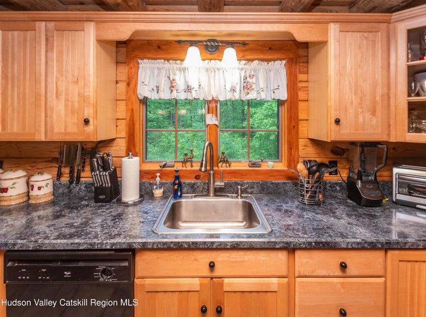 New Paltz, New York, 12561, United States, 3 Bedrooms Bedrooms, ,3 BathroomsBathrooms,Residential,For Sale,1873617