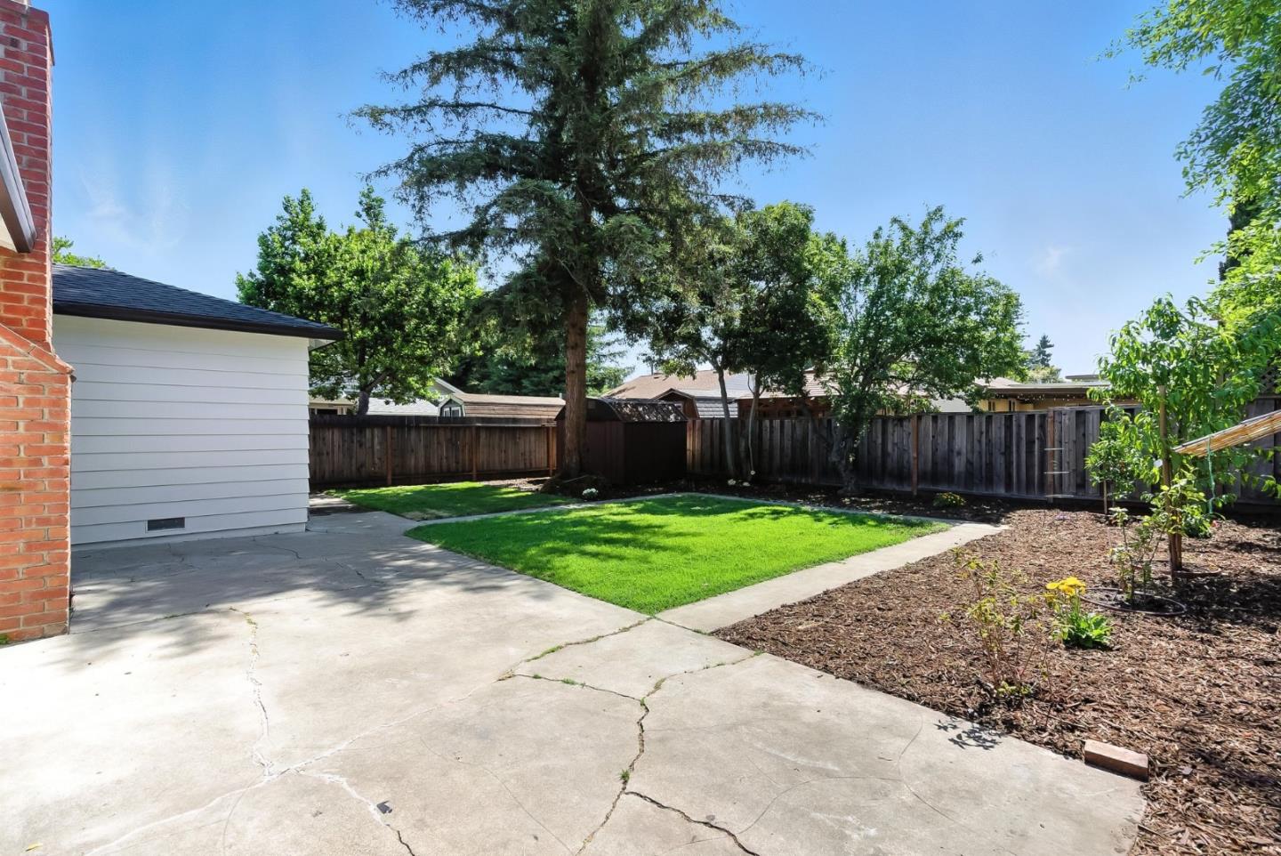 Redwood City, California, 94063, United States, 2 Bedrooms Bedrooms, ,1 BathroomBathrooms,Residential,For Sale,1885449