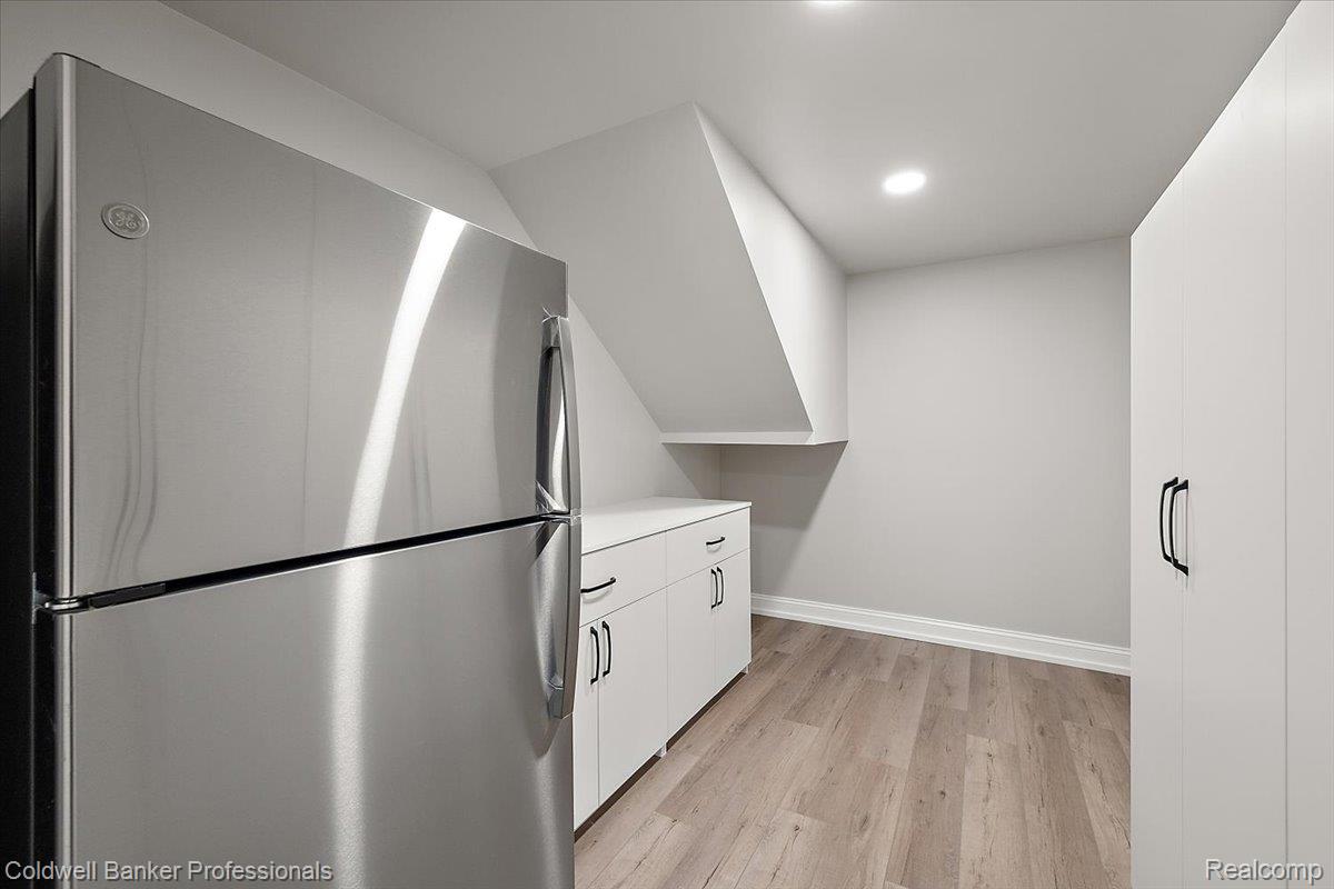 Plymouth, Michigan, 48170, United States, 4 Bedrooms Bedrooms, ,4 BathroomsBathrooms,Residential,For Sale,1986255