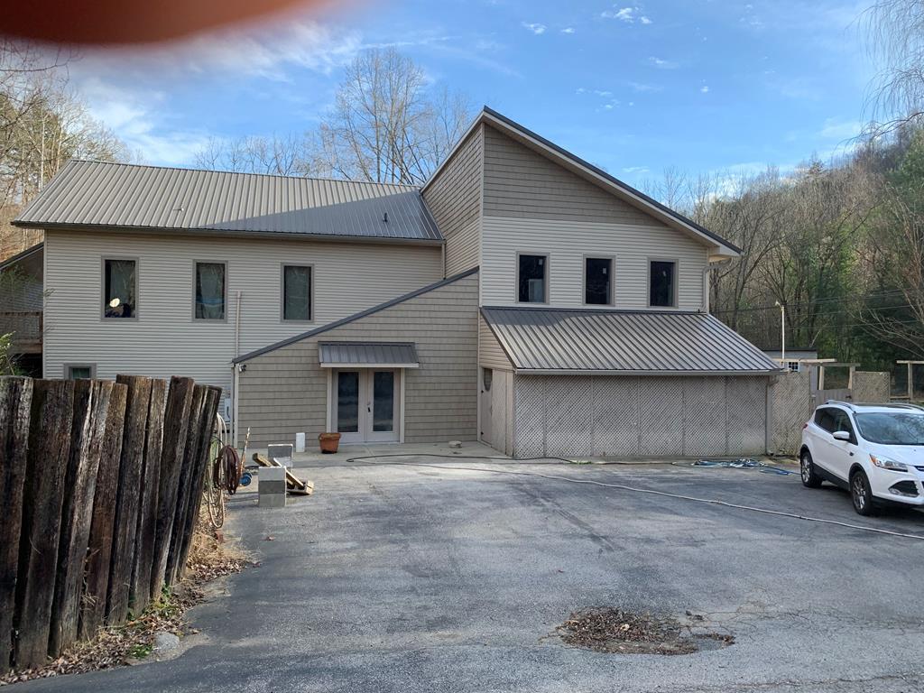 KY Route 40 , Staffordsville, KY 41256