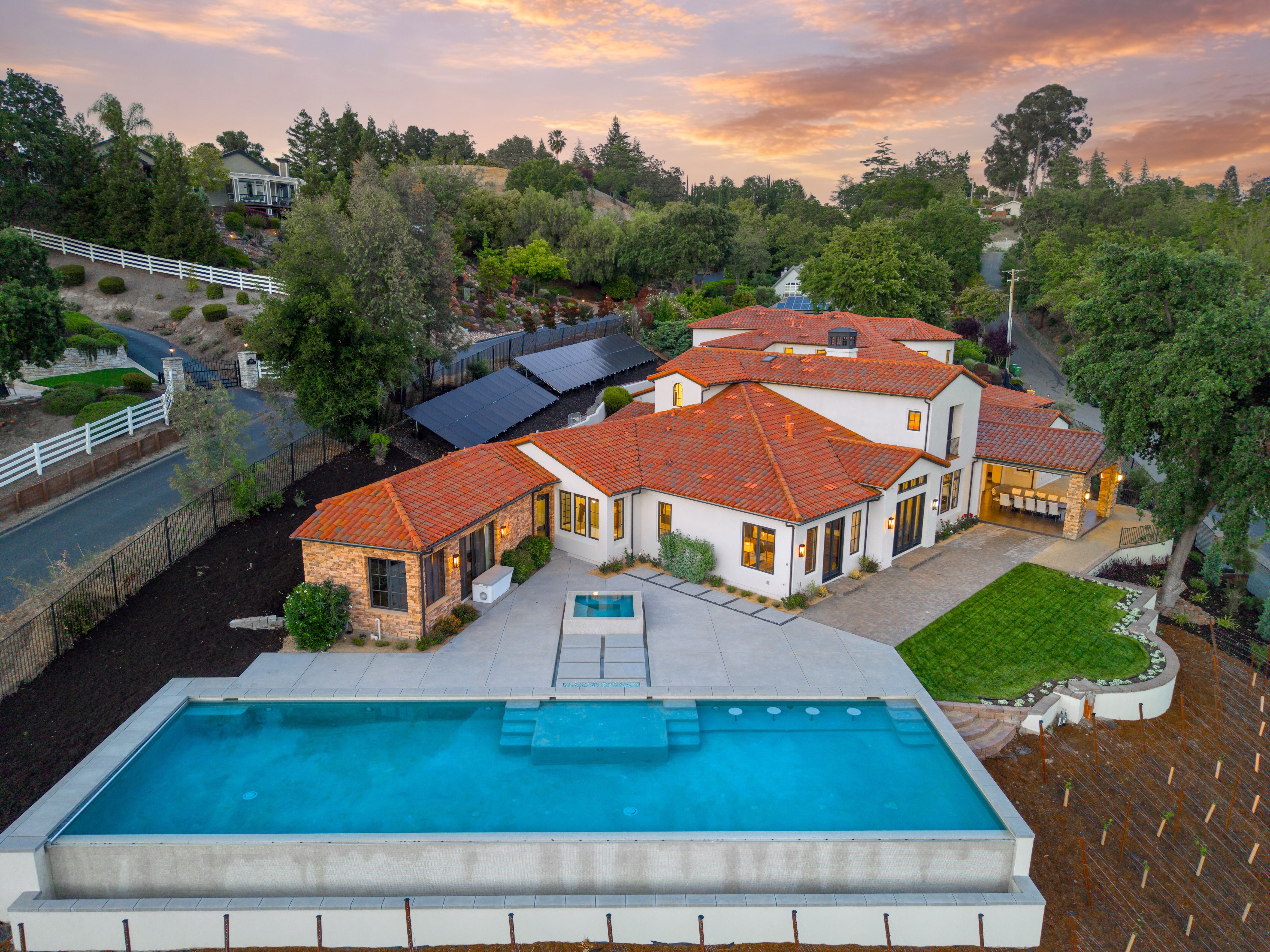  Grand Luxury Estate on 1.5± Acres with Vineyard and Infinity Pool - 物件實景