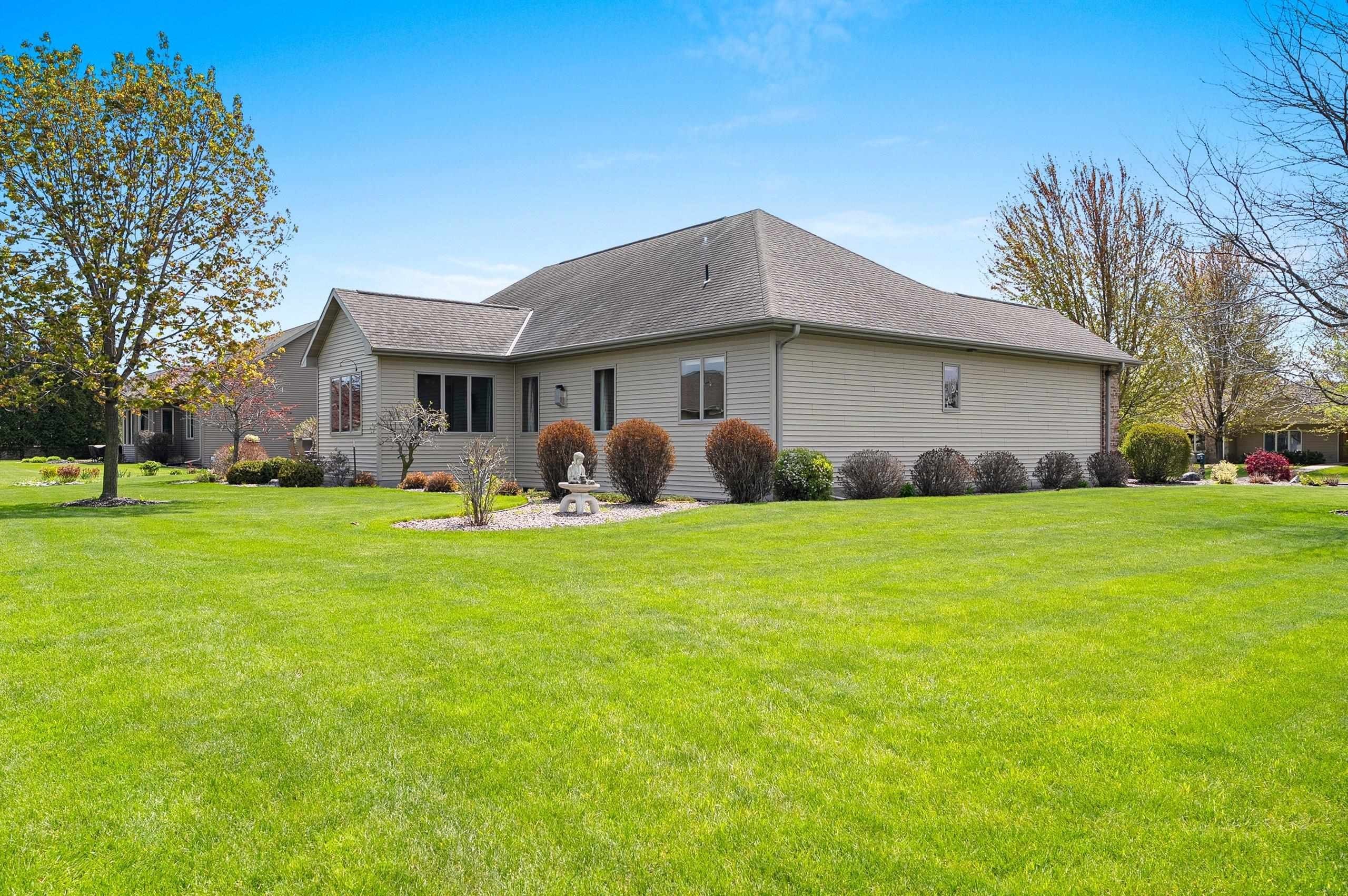 DE PERE, Wisconsin, 54115, United States, 3 Bedrooms Bedrooms, ,4 BathroomsBathrooms,Residential,For Sale,2048400
