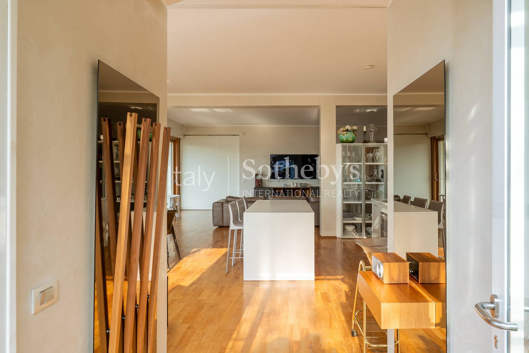 Contemporary Apartment with Breathtaking Lake View - 物件實景