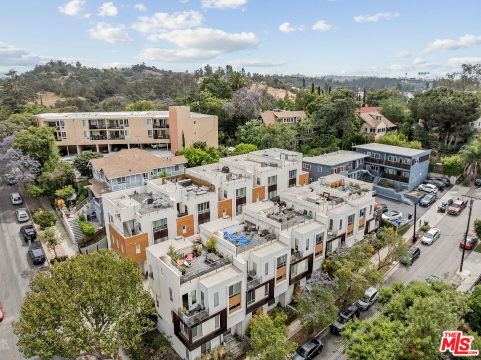Los Angeles, California, 90026, United States, 3 Bedrooms Bedrooms, ,4 BathroomsBathrooms,Residential,For Sale,1829395