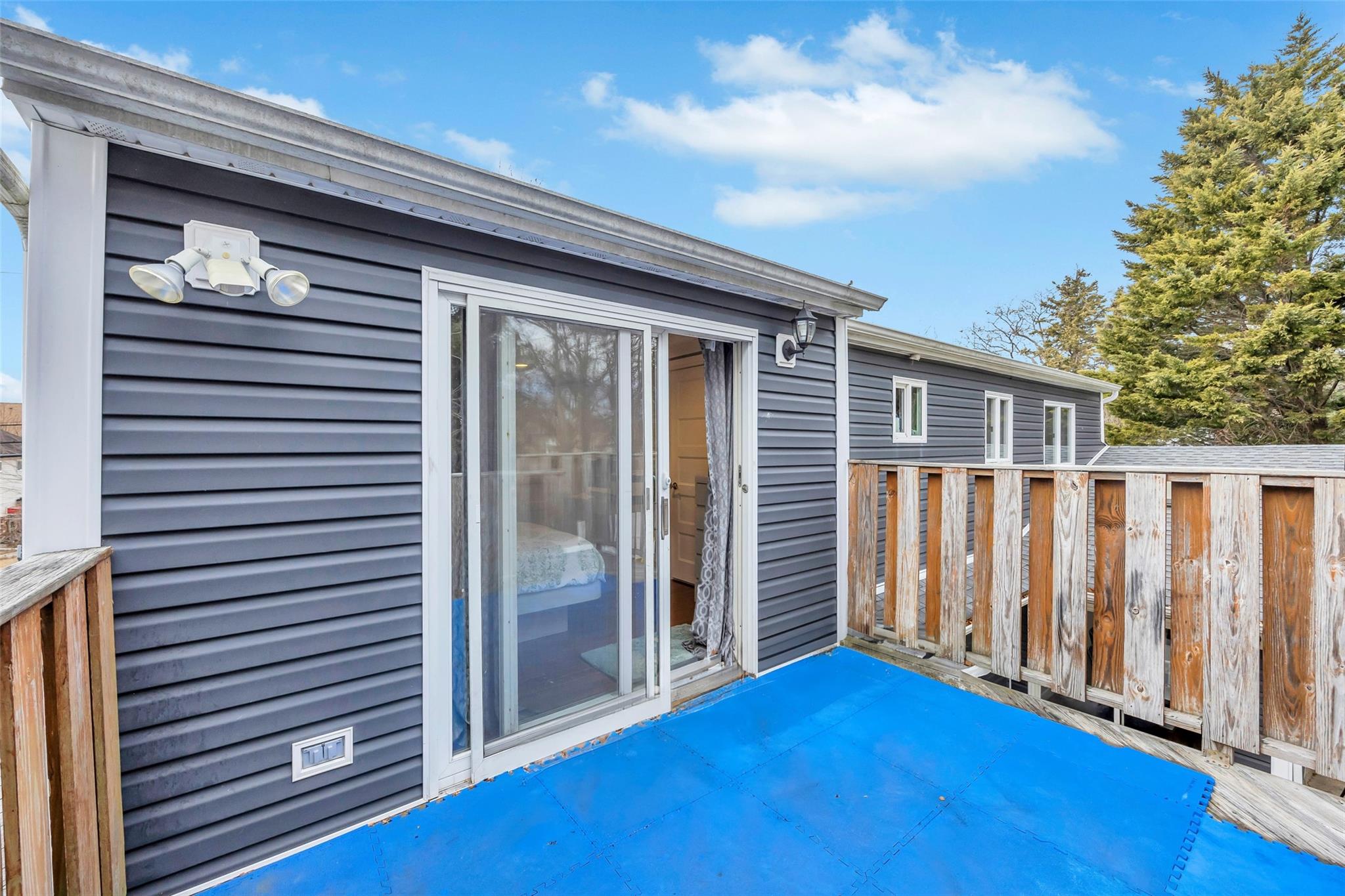 Lindenhurst, New York, 11757, United States, 5 Bedrooms Bedrooms, ,3 BathroomsBathrooms,Residential,For Sale,1707777