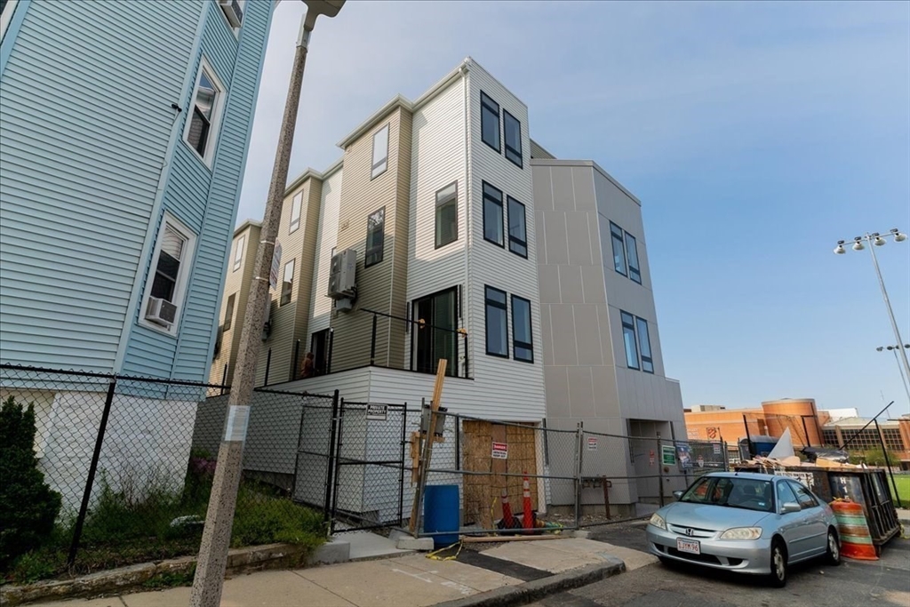 Boston, Massachusetts, 02125, United States, 4 Bedrooms Bedrooms, ,3 BathroomsBathrooms,Residential,For Sale,1975073