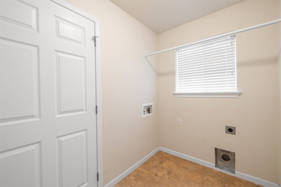 Billings, Montana, 59105, United States, 5 Bedrooms Bedrooms, ,4 BathroomsBathrooms,Residential,For Sale,1976913