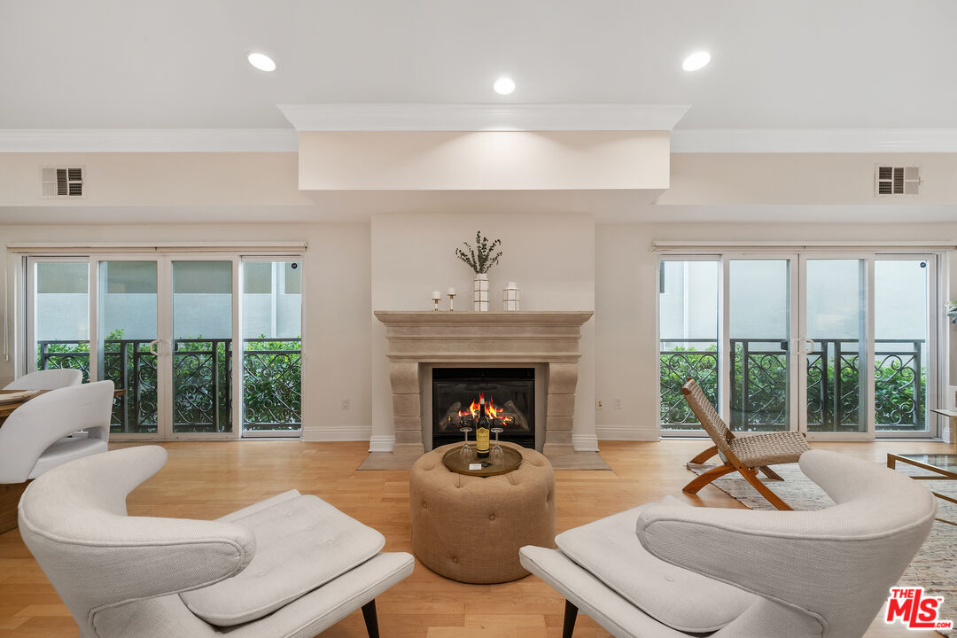 Los Angeles, California, 90049, United States, 3 Bedrooms Bedrooms, ,3 BathroomsBathrooms,Residential,For Sale,1876158