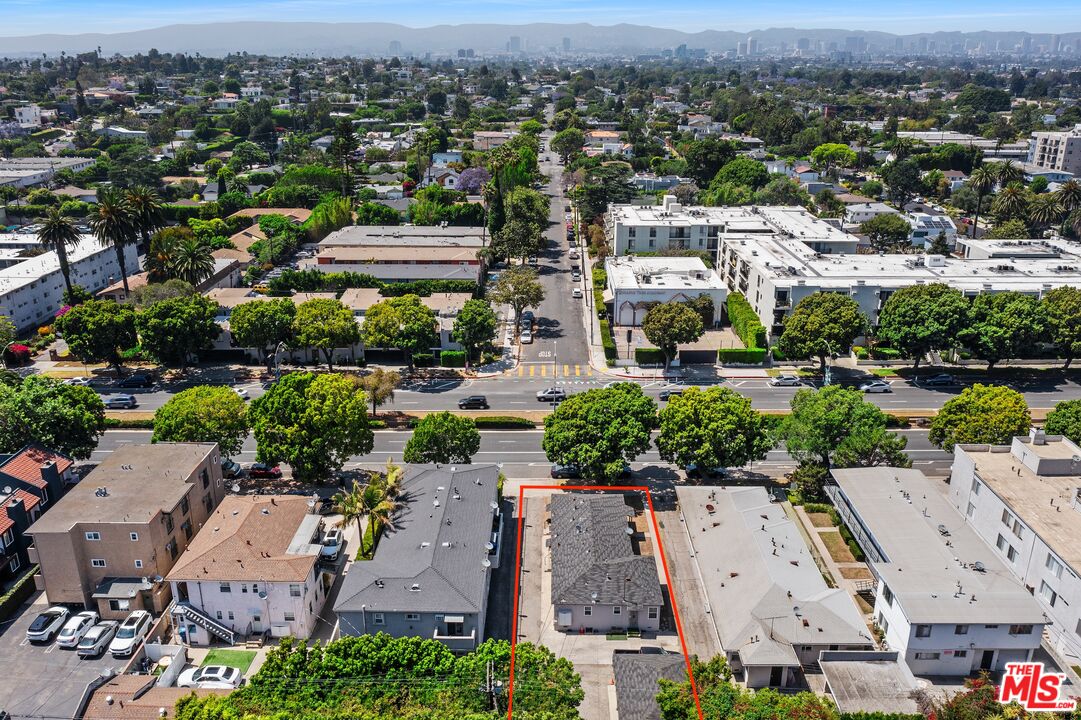 Los Angeles, California, 90066, United States, 3 Bedrooms Bedrooms, ,Residential,For Sale,1939320