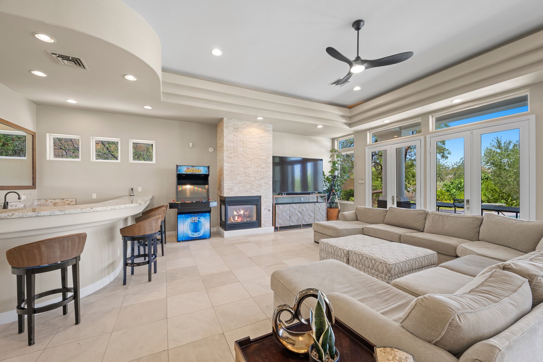  Grand Queensridge Estate on Nearly an Acre with Private Resort-Style Grounds - 物件實景