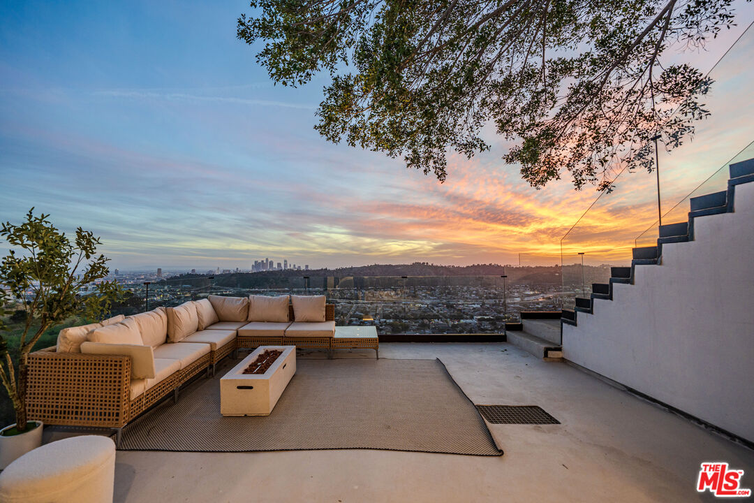 Los Angeles, California, 90065, United States, 3 Bedrooms Bedrooms, ,3 BathroomsBathrooms,Residential,For Sale,1939626