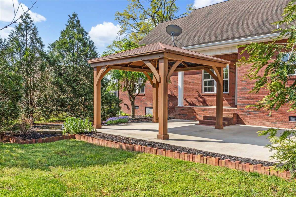 Decherd, Tennessee, 37324, United States, 4 Bedrooms Bedrooms, ,2 BathroomsBathrooms,Residential,For Sale,1870930