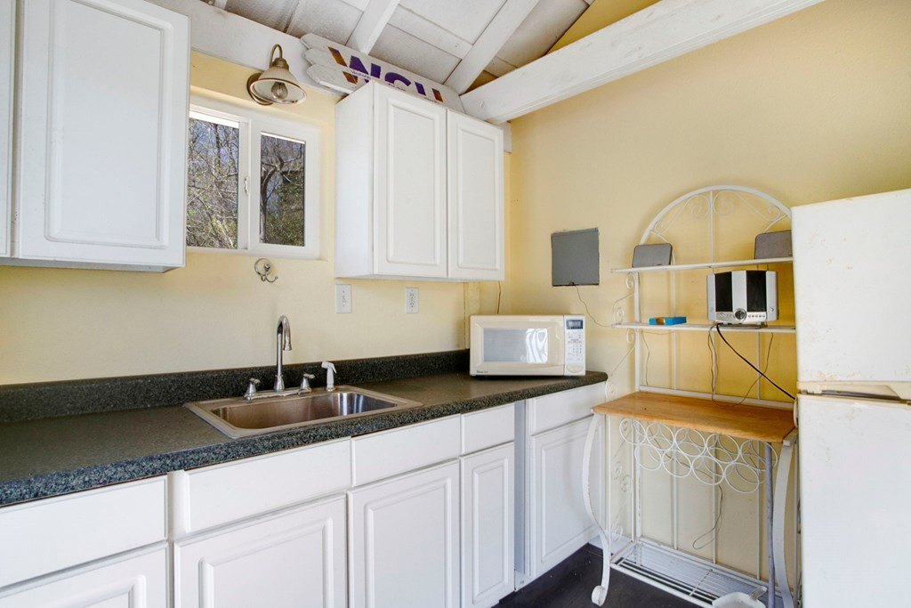 Hayesville, North Carolina, 28904, United States, 4 Bedrooms Bedrooms, ,4 BathroomsBathrooms,Residential,For Sale,1758392