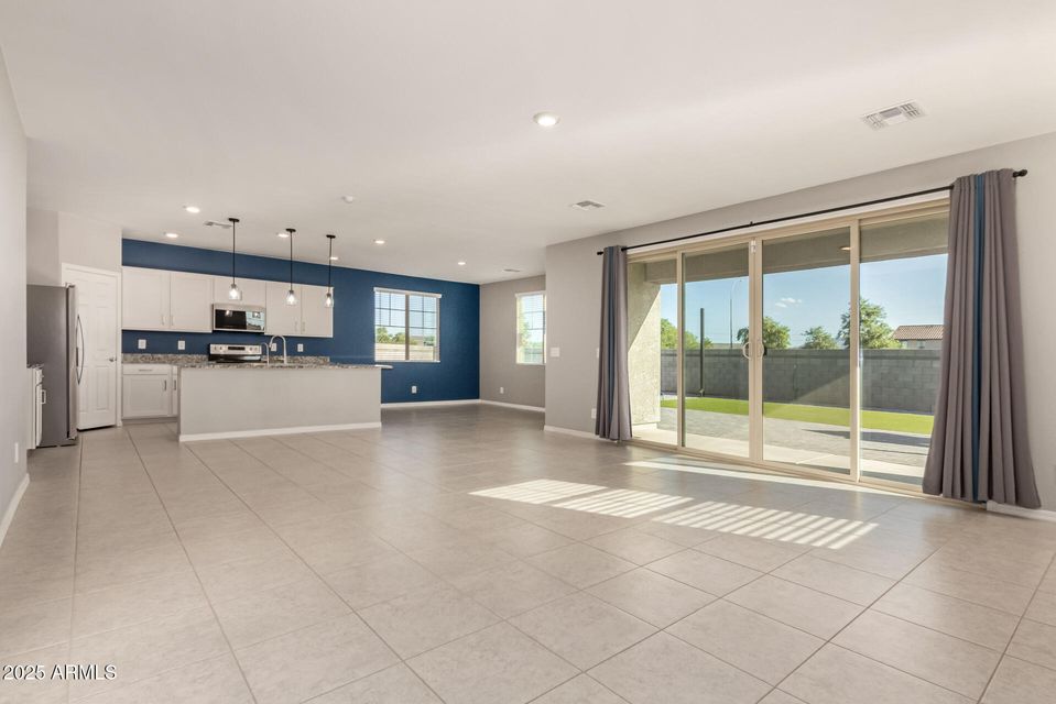 Tolleston, Arizona, 85353, United States, 4 Bedrooms Bedrooms, ,4 BathroomsBathrooms,Residential,For Sale,1975329