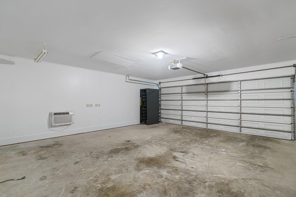 OXFORD, Mississippi, 38655, United States, 4 Bedrooms Bedrooms, ,3 BathroomsBathrooms,Residential,For Sale,1991795