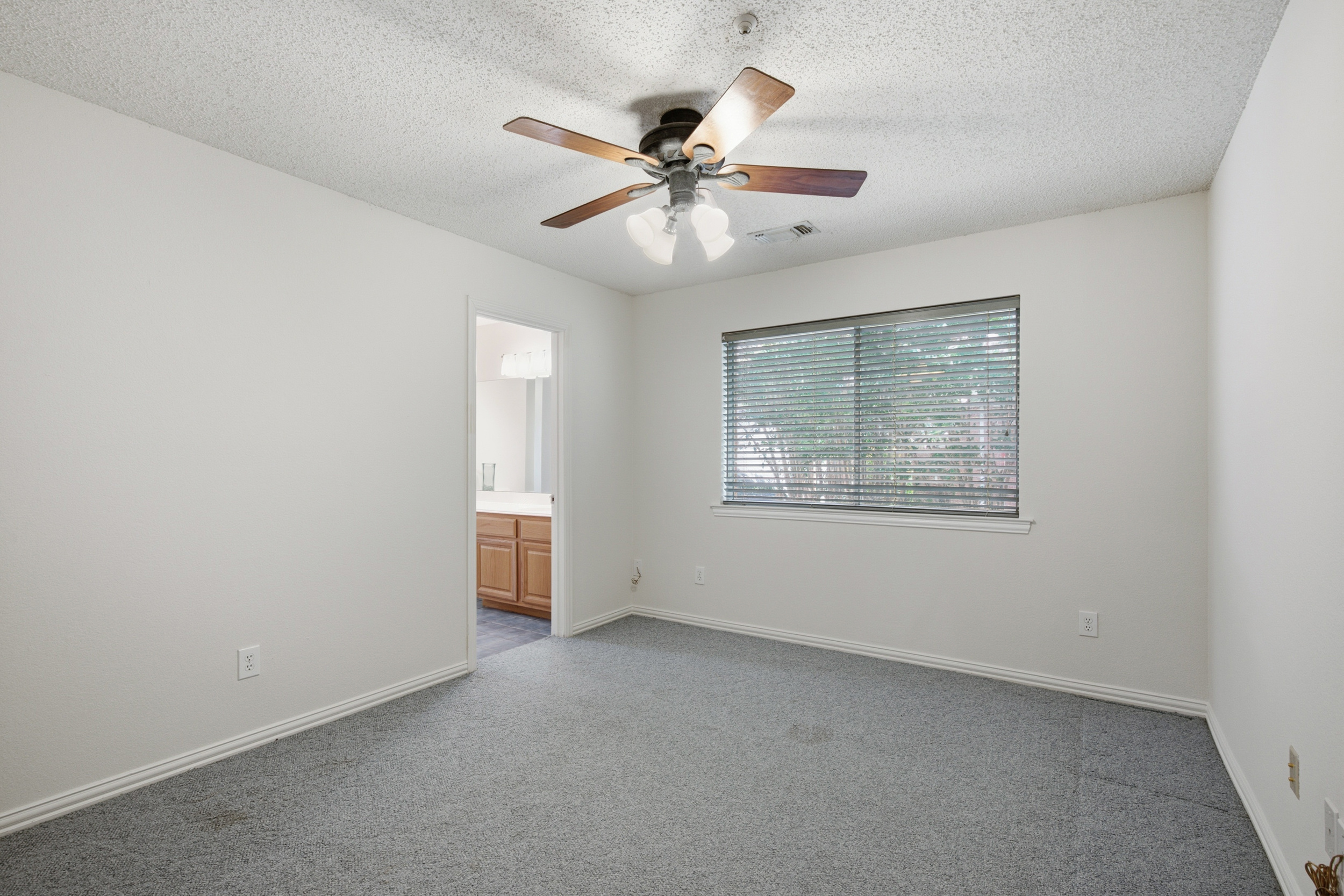  Updated Addison Gem  3 Beds + Game Room  Low-Maintenance Living - 物件實景