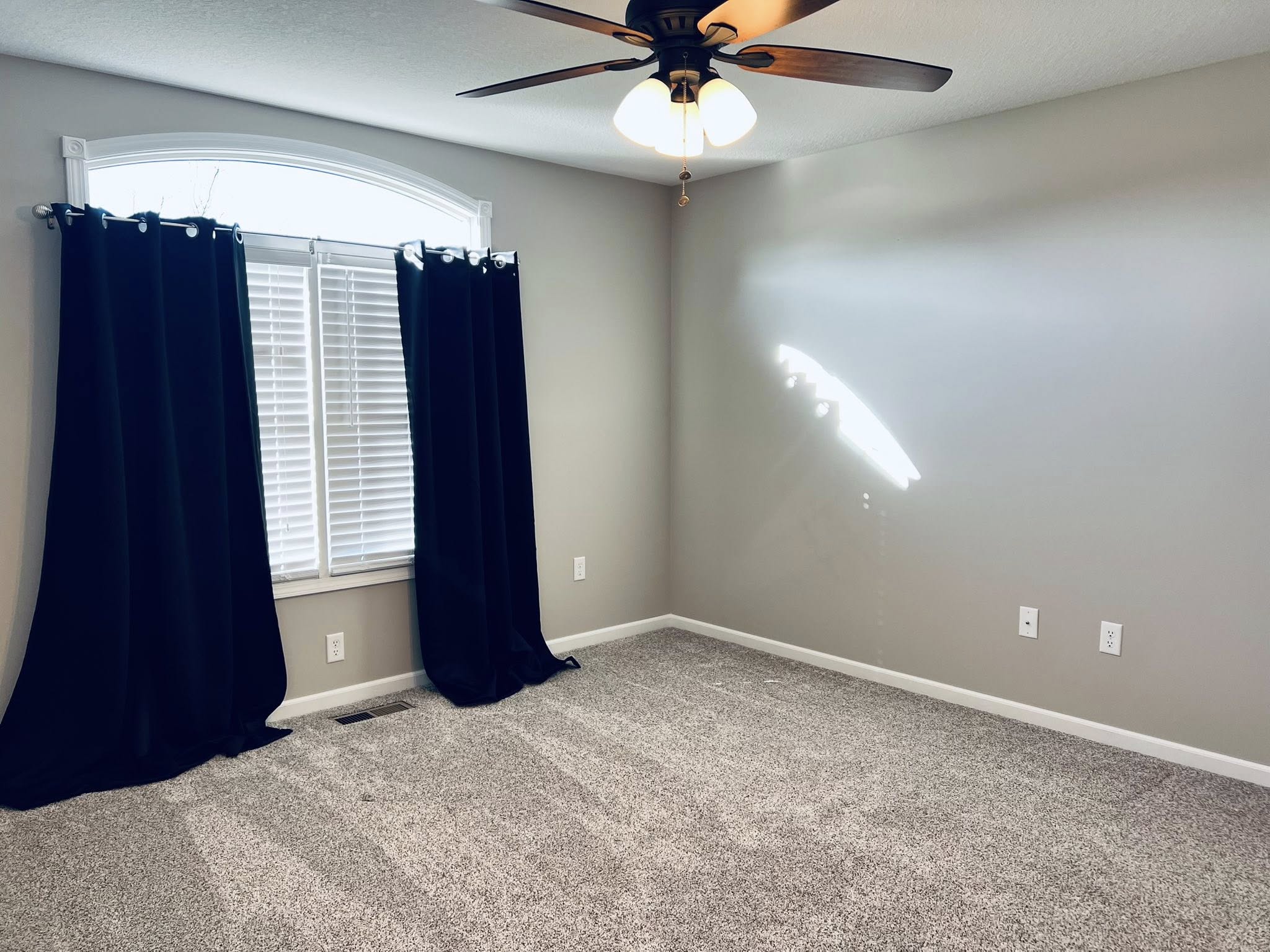 Hannibal, Missouri, 6341, United States, 4 Bedrooms Bedrooms, ,4 BathroomsBathrooms,Residential,For Sale,2005441