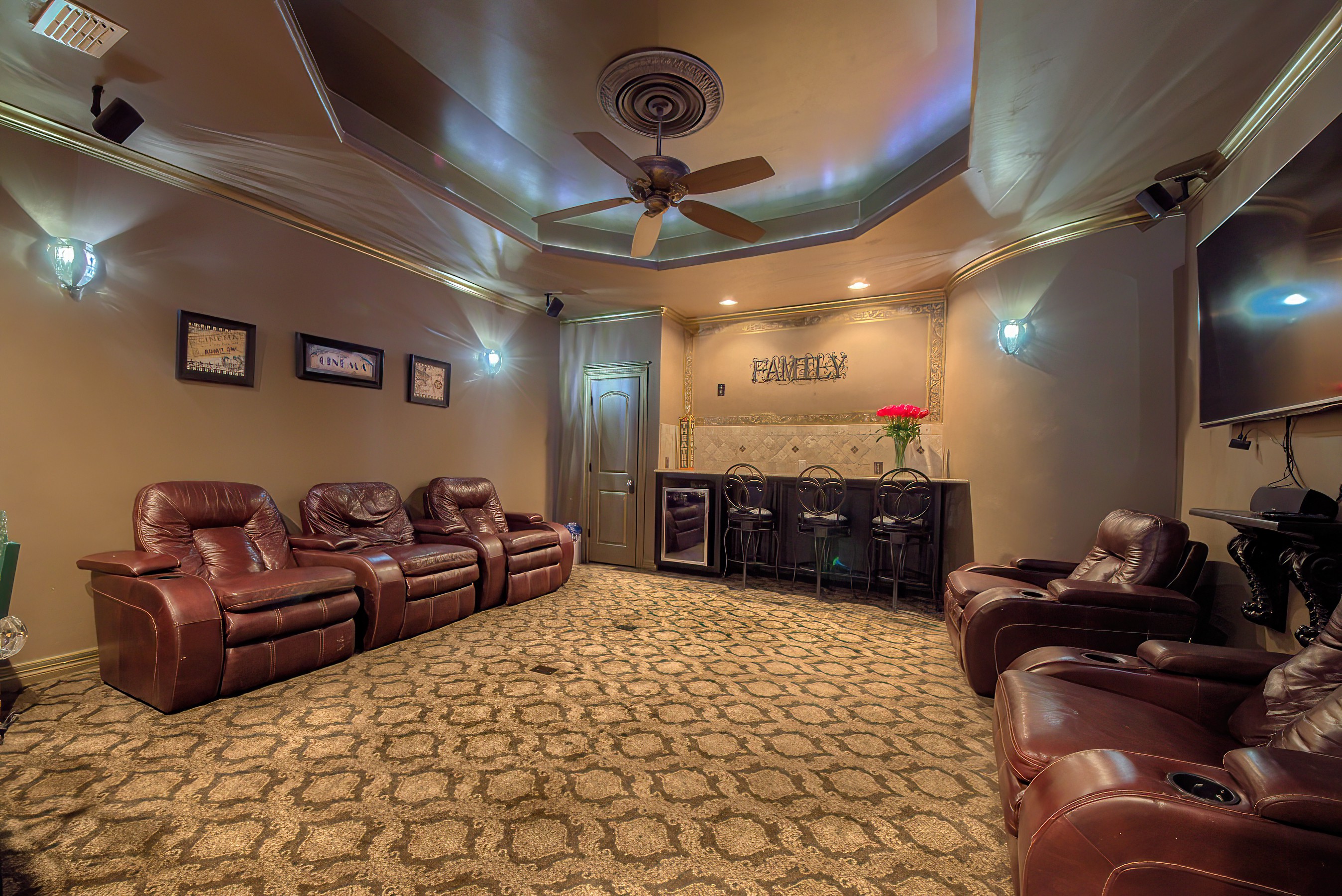 Seguin, Texas, 78155, United States, 7 Bedrooms Bedrooms, ,7 BathroomsBathrooms,Residential,For Sale,1994199