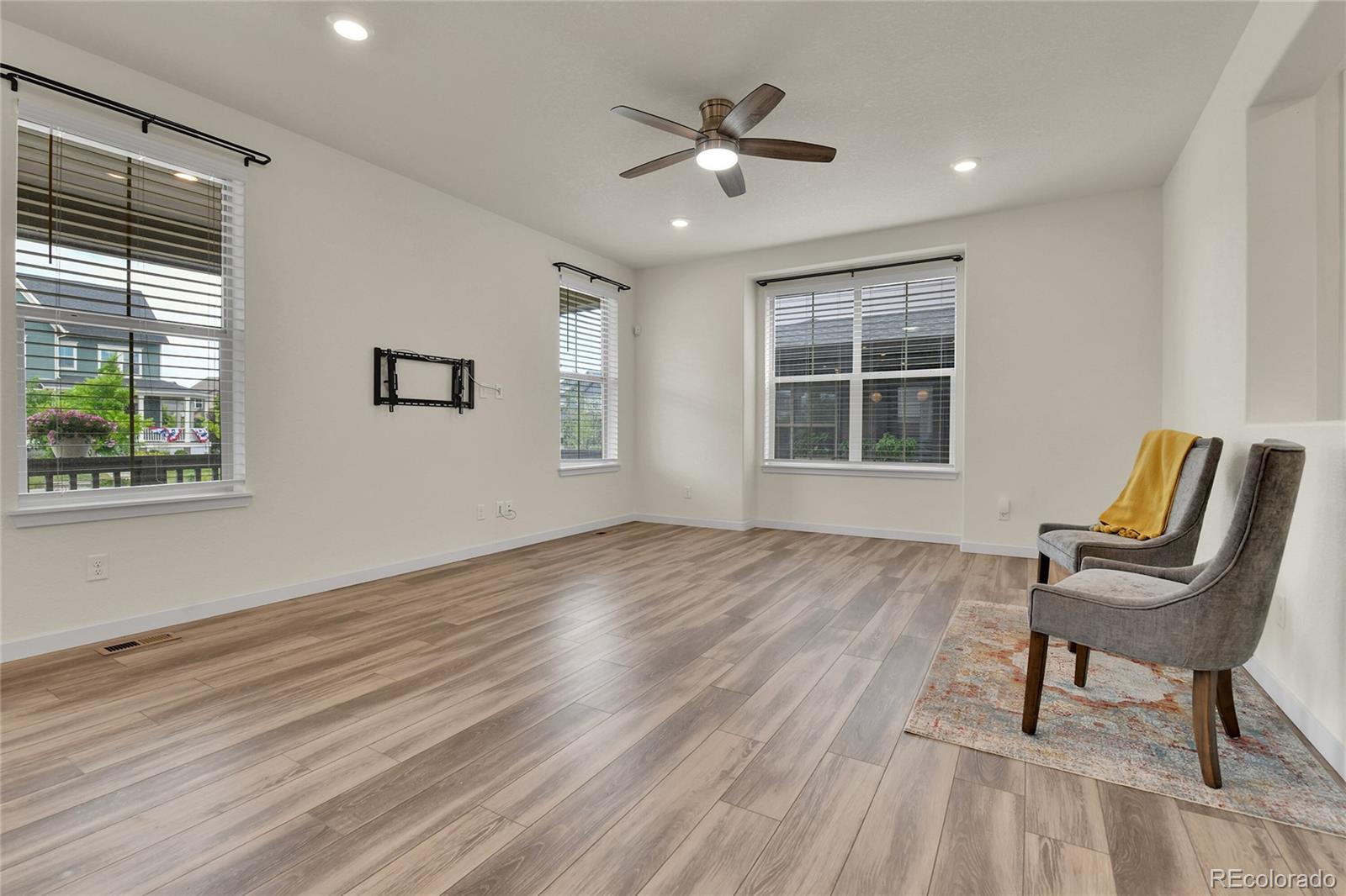 Littleton, Colorado, 80125, United States, 3 Bedrooms Bedrooms, ,3 BathroomsBathrooms,Residential,For Sale,1891675