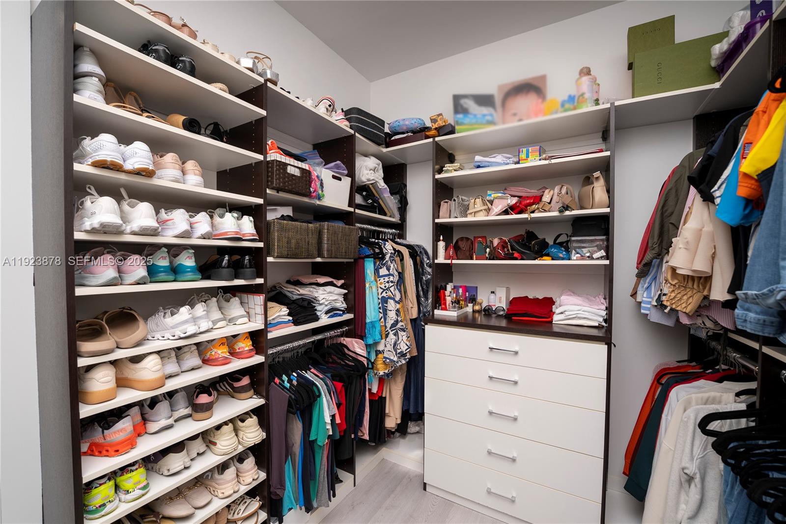 Doral, Florida, 33122, United States, 4 Bedrooms Bedrooms, ,5 BathroomsBathrooms,Residential,For Sale,2002186