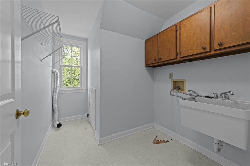 Greensboro, North Carolina, 27410, United States, 4 Bedrooms Bedrooms, ,3 BathroomsBathrooms,Residential,For Sale,1865438
