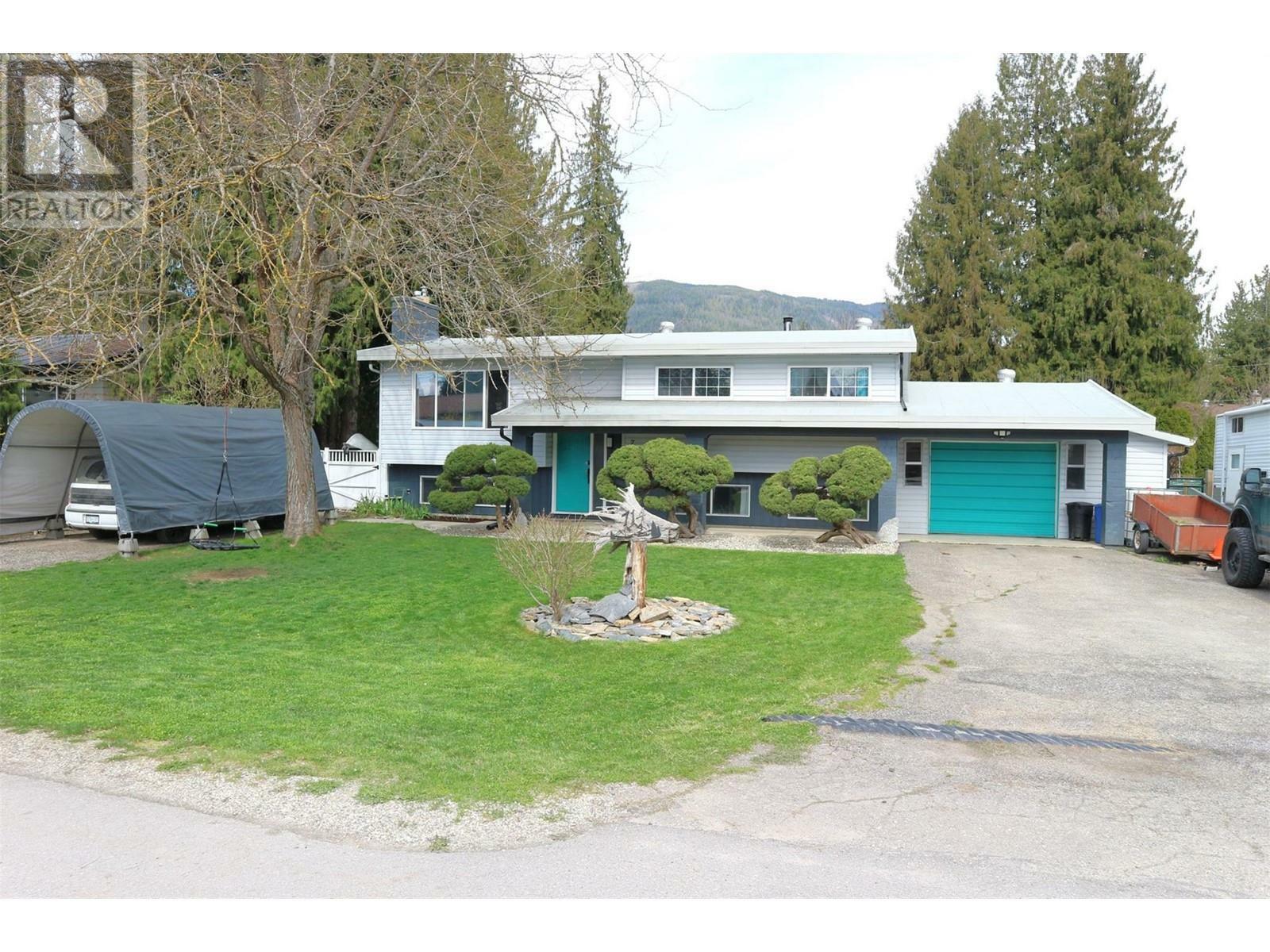 SICAMOUS, British Columbia, V0E 2V1, CA, 5 Bedrooms Bedrooms, ,2 BathroomsBathrooms,Residential,For Sale,1838674