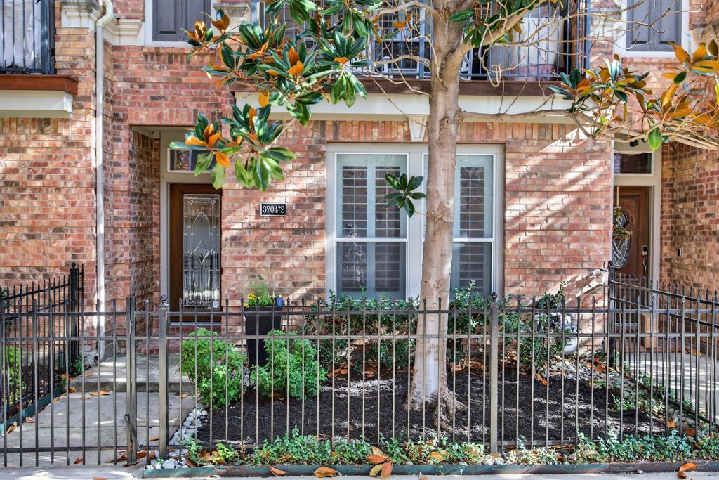 Dallas, Texas, 75219, United States, 2 Bedrooms Bedrooms, ,3 BathroomsBathrooms,Residential,For Sale,1996235