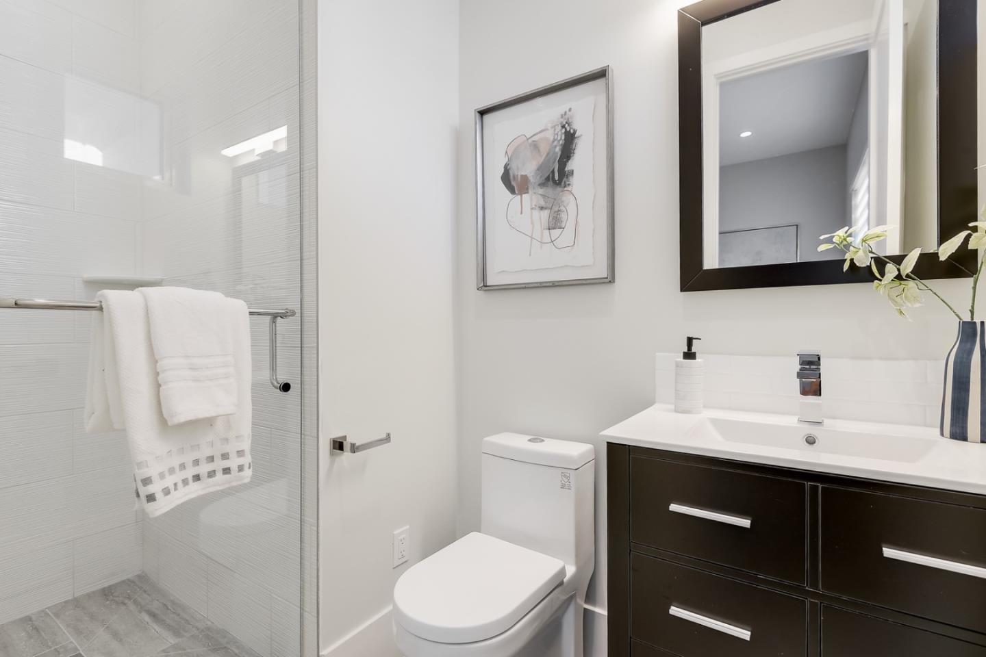 Menlo Park, California, 94025, United States, 5 Bedrooms Bedrooms, ,6 BathroomsBathrooms,Residential,For Sale,1927394