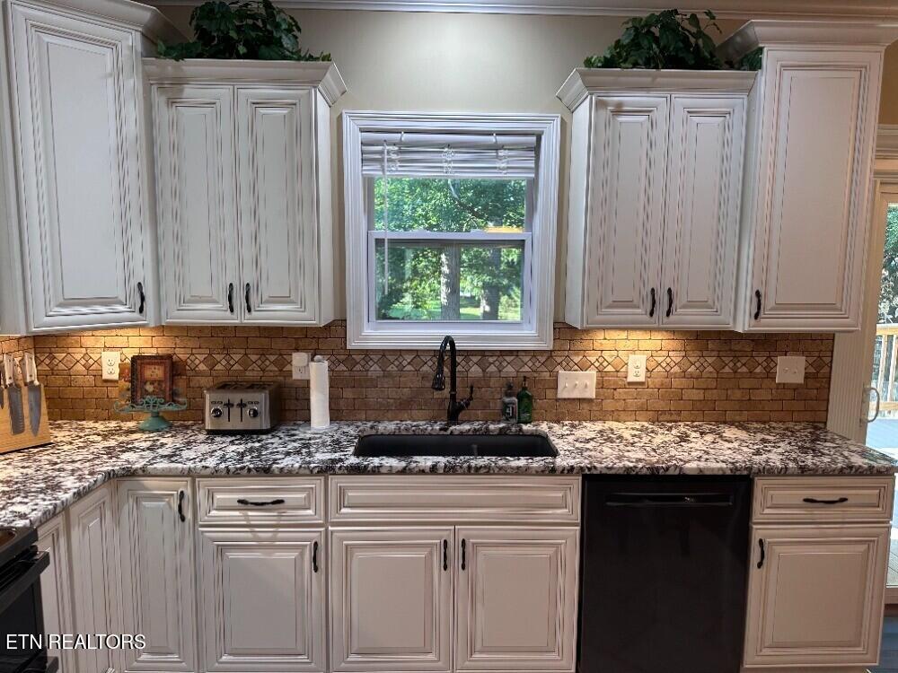 Maryville, Tennessee, 37804, United States, 5 Bedrooms Bedrooms, ,3 BathroomsBathrooms,Residential,For Sale,1927835