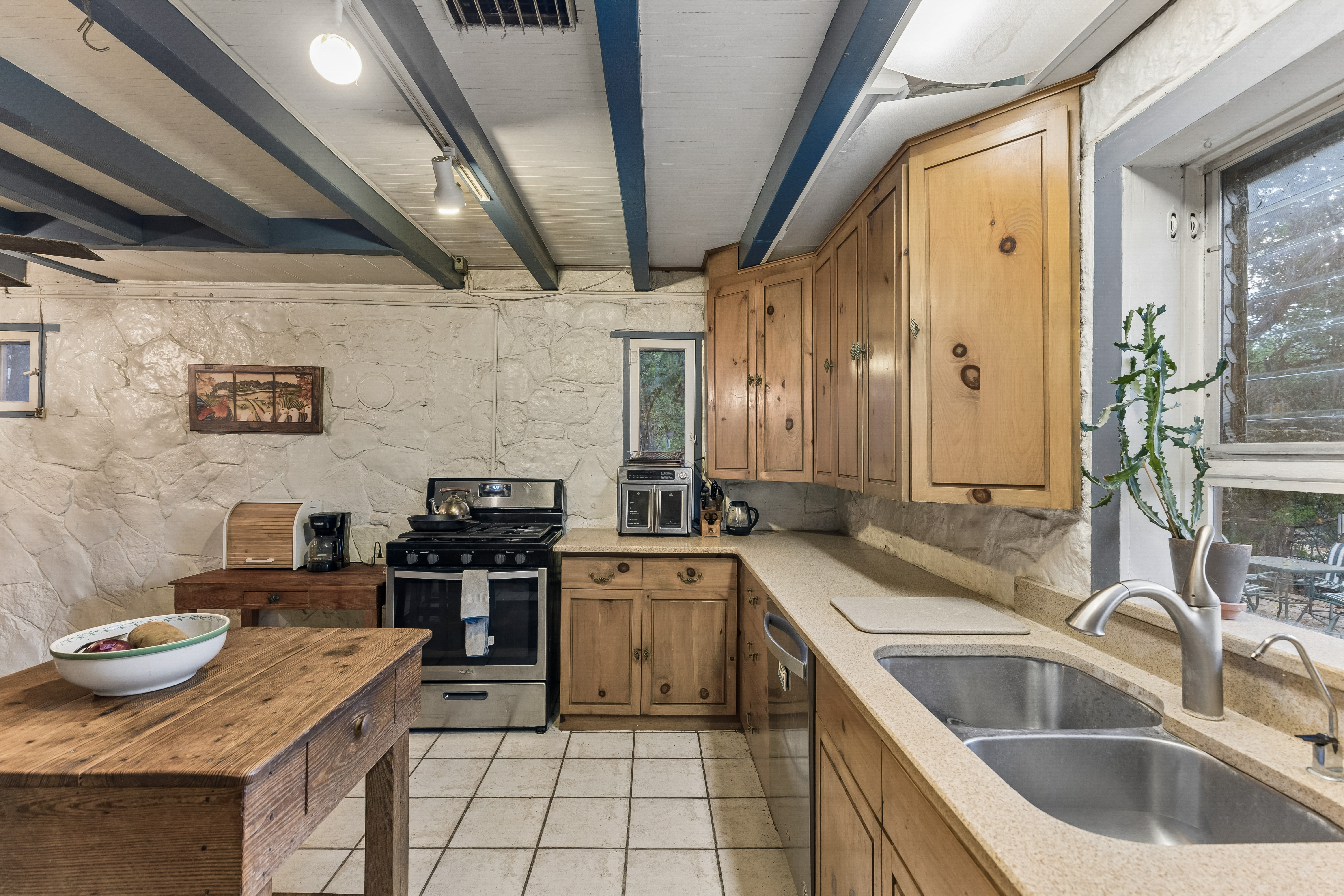  Spanish-Style Historic Woodland Retreat in Helotes - 物件實景