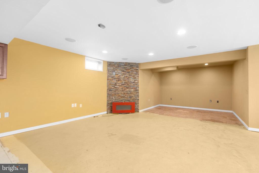 Fredericksburg, Virginia, 22407, United States, 4 Bedrooms Bedrooms, ,4 BathroomsBathrooms,Residential,For Sale,1883172